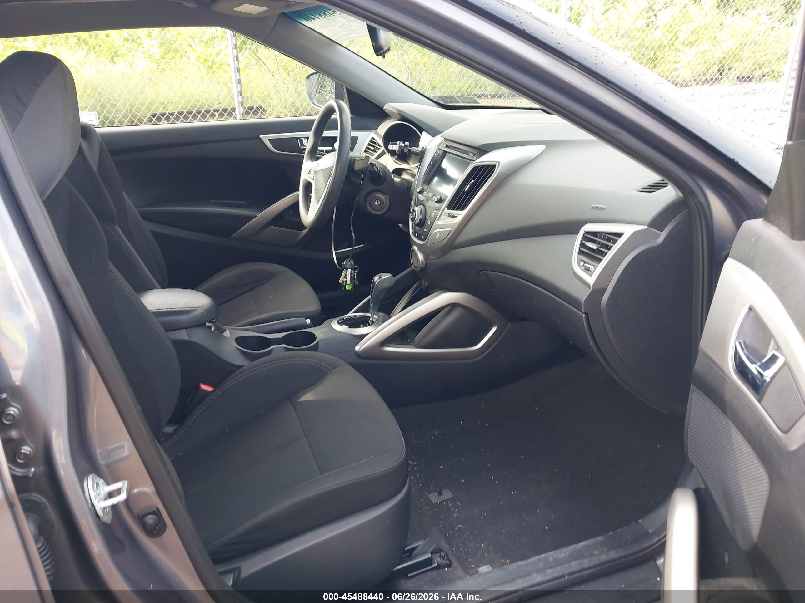 2013 Hyundai Veloster Base W/black Gray vin: KMHTC6AD8DU158038