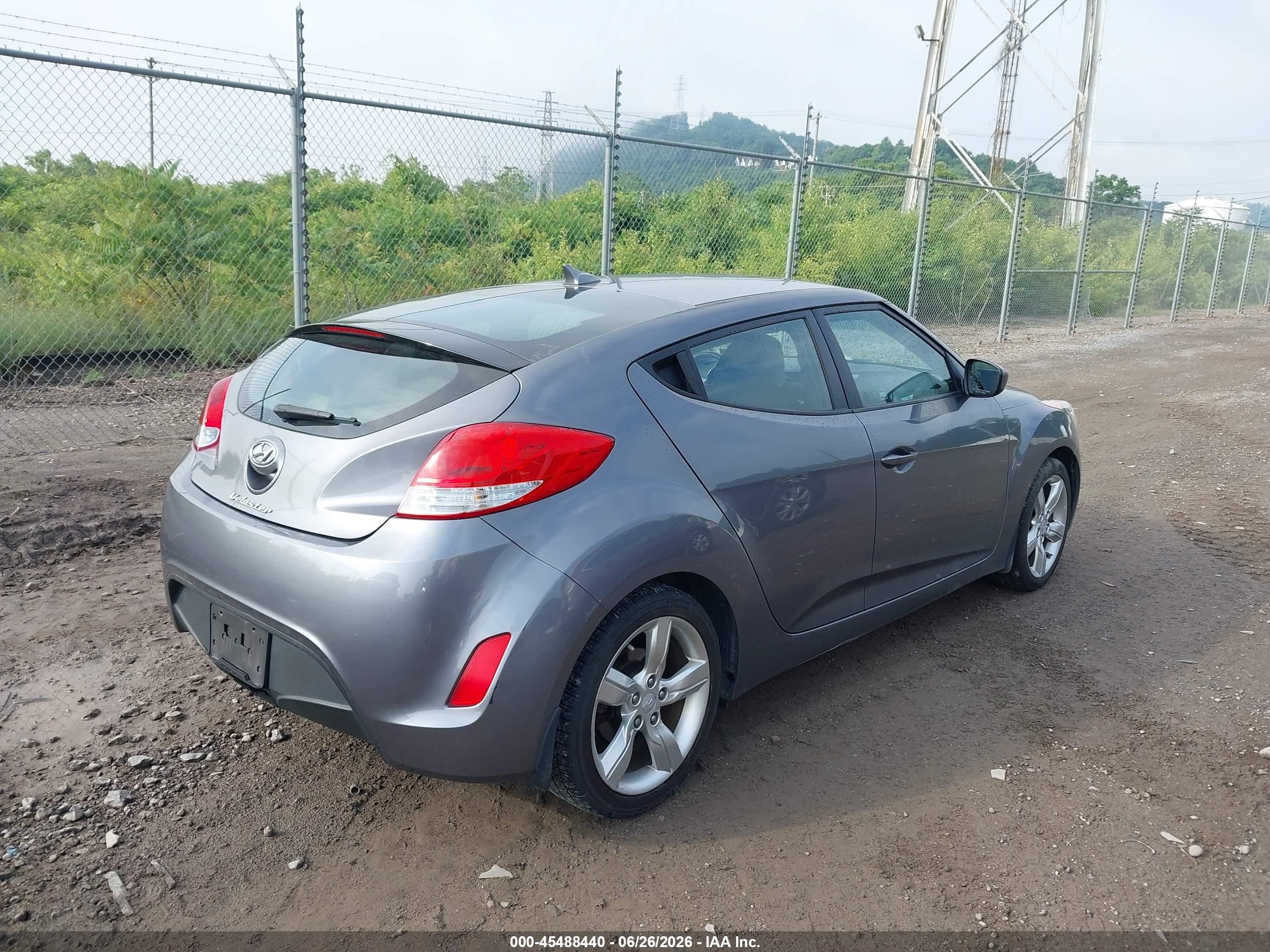 2013 Hyundai Veloster Base W/black Gray vin: KMHTC6AD8DU158038