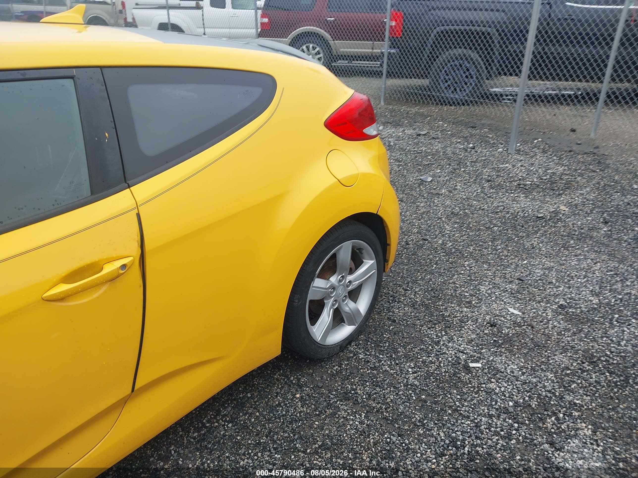 2014 Hyundai Veloster Base W/black Yellow vin: KMHTC6AD8EU183510
