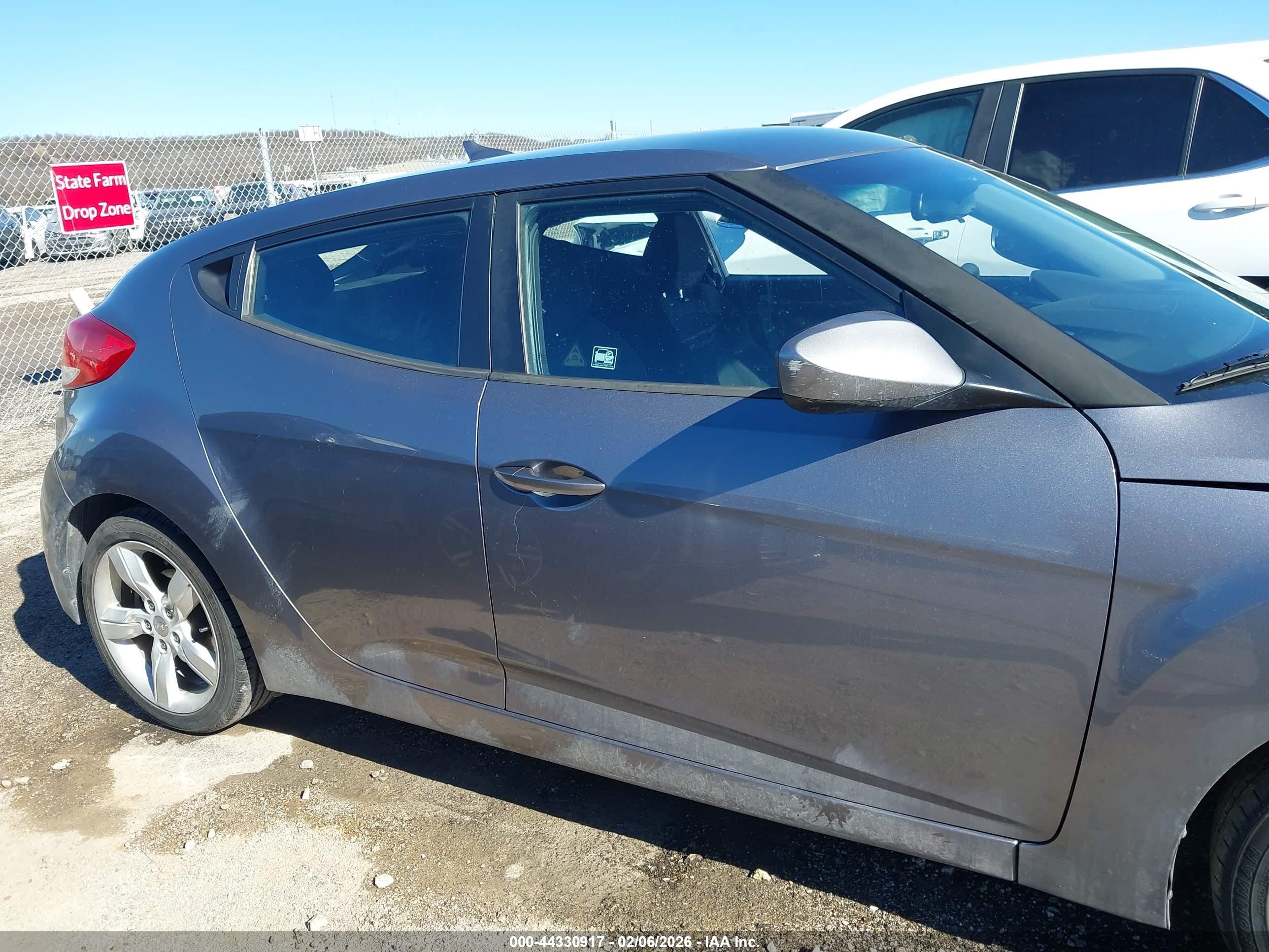 2014 Hyundai Veloster Base W/black Gray vin: KMHTC6AD8EU186522