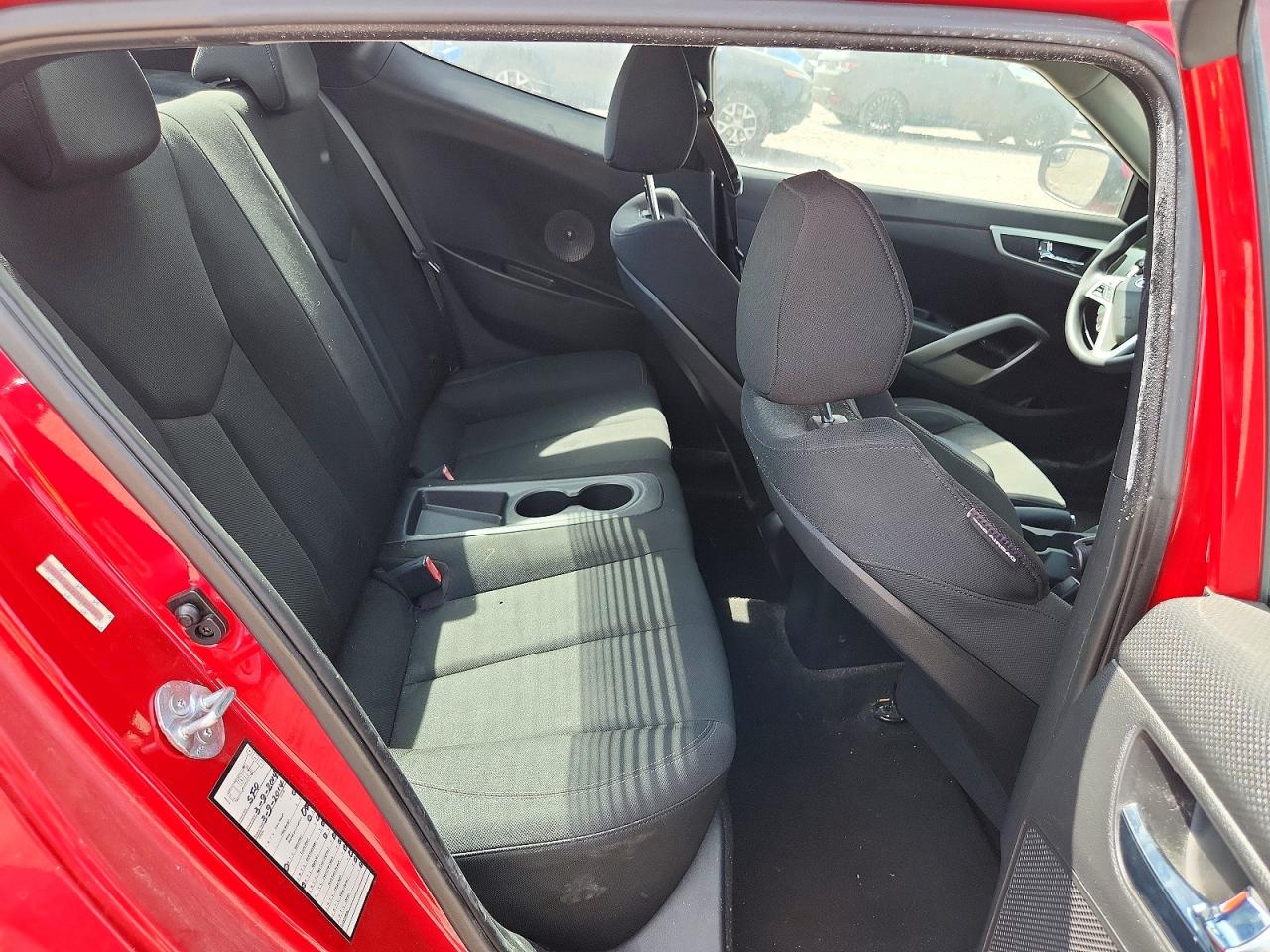 2014 Hyundai Veloster Base Red vin: KMHTC6AD8EU192224