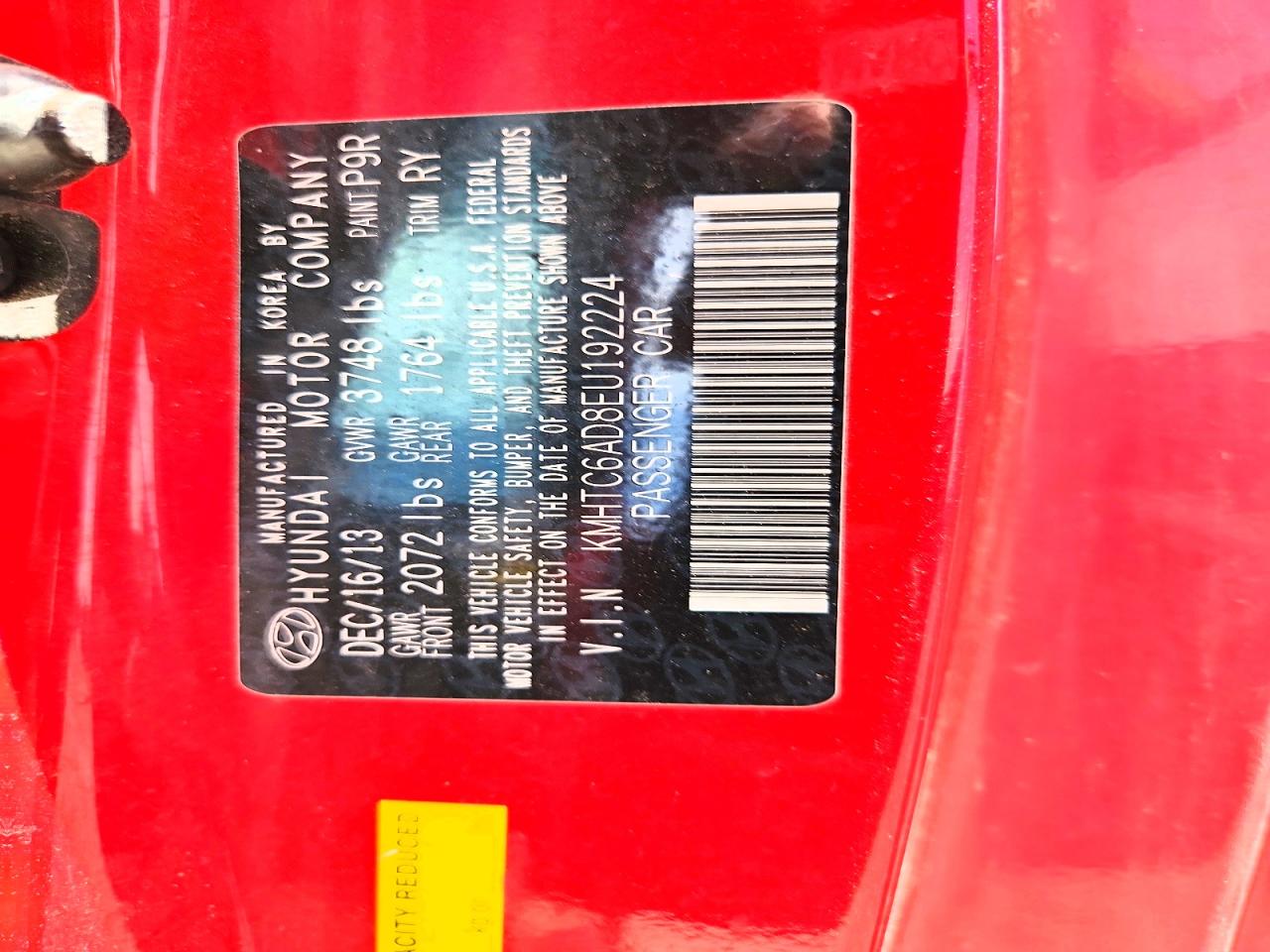 2014 Hyundai Veloster Base Red vin: KMHTC6AD8EU192224