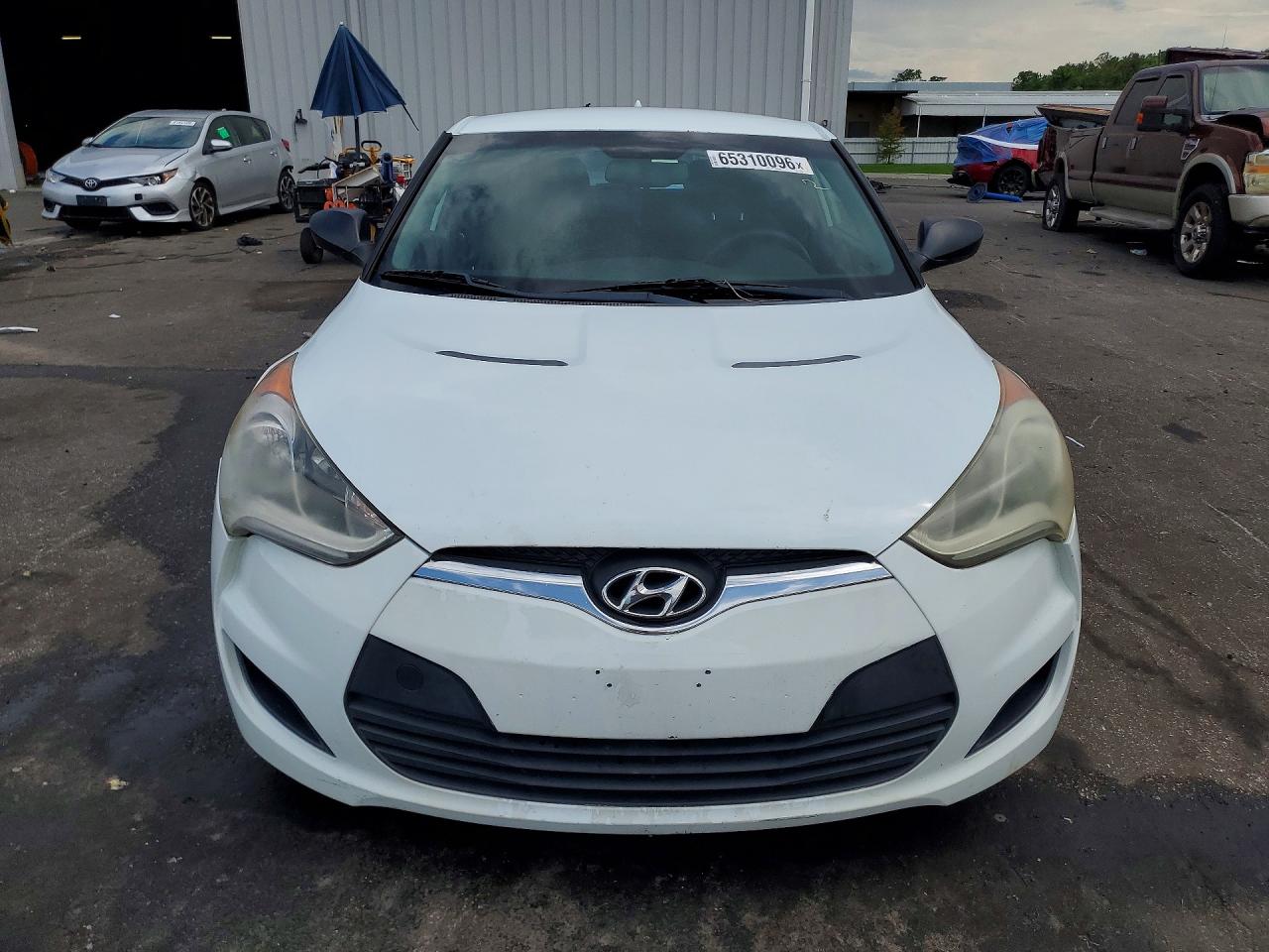 2014 Hyundai Veloster Base White vin: KMHTC6AD8EU196256
