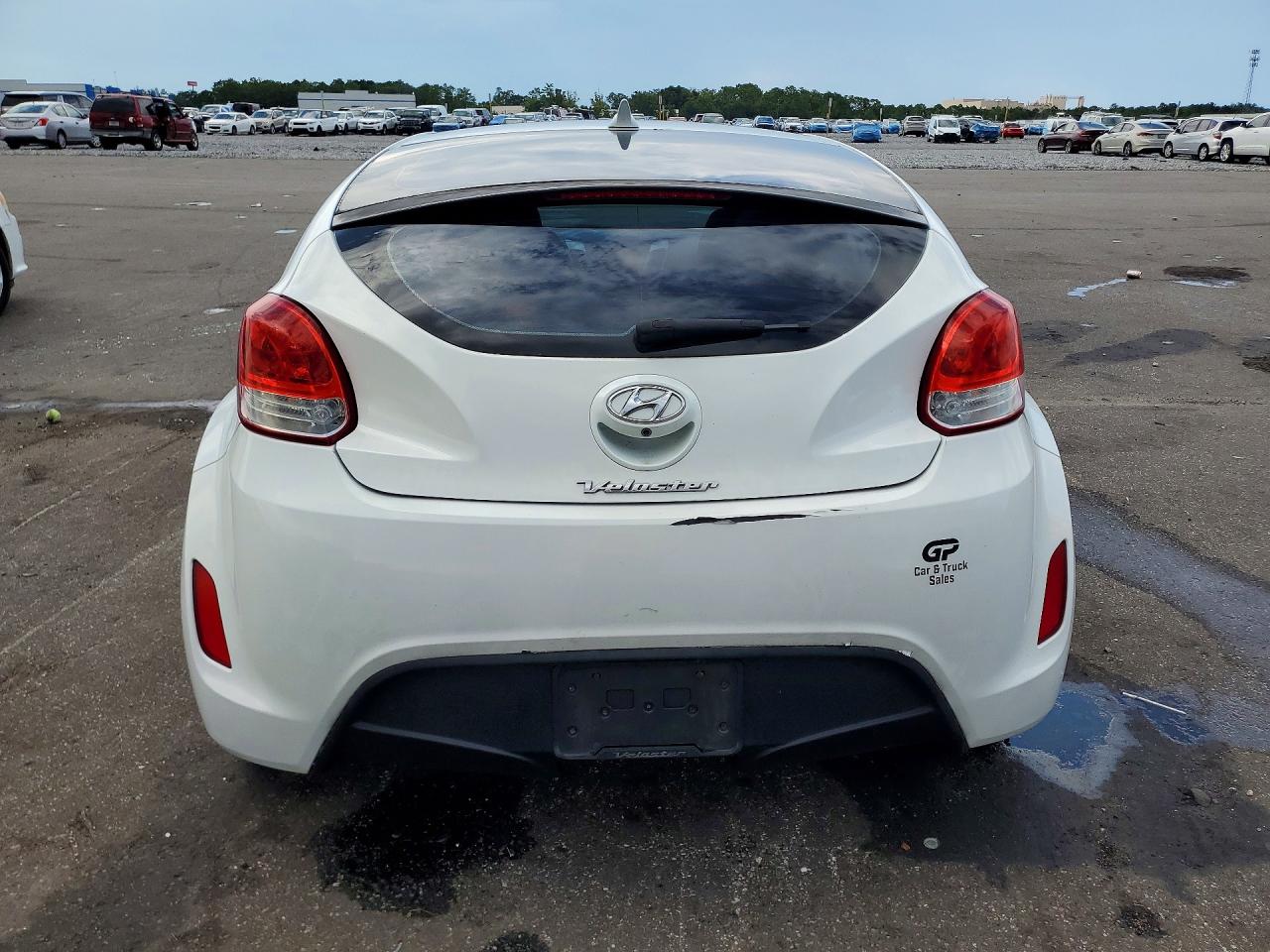 2014 Hyundai Veloster Base White vin: KMHTC6AD8EU196256