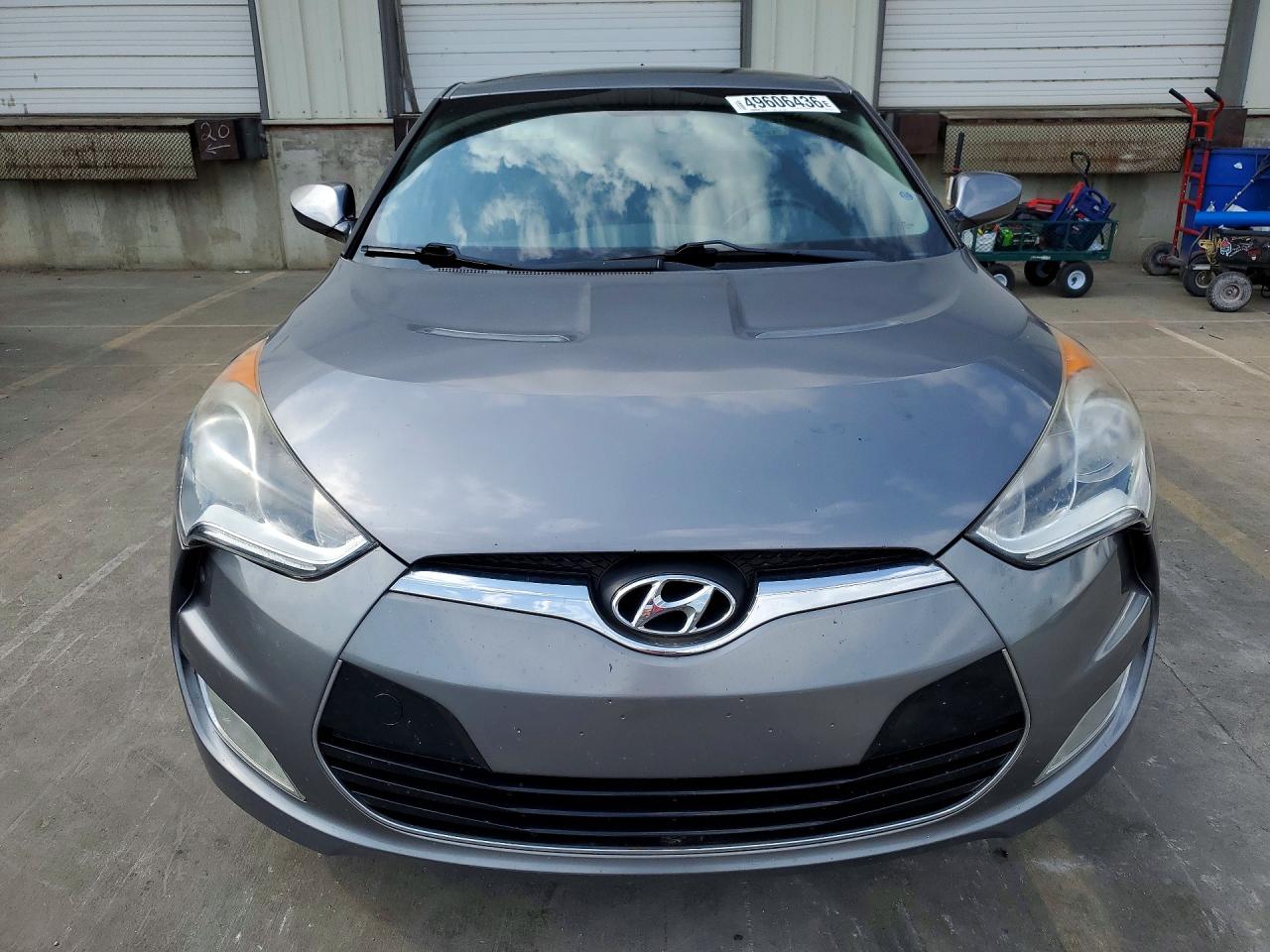 2014 Hyundai Veloster Base Gray vin: KMHTC6AD8EU217123