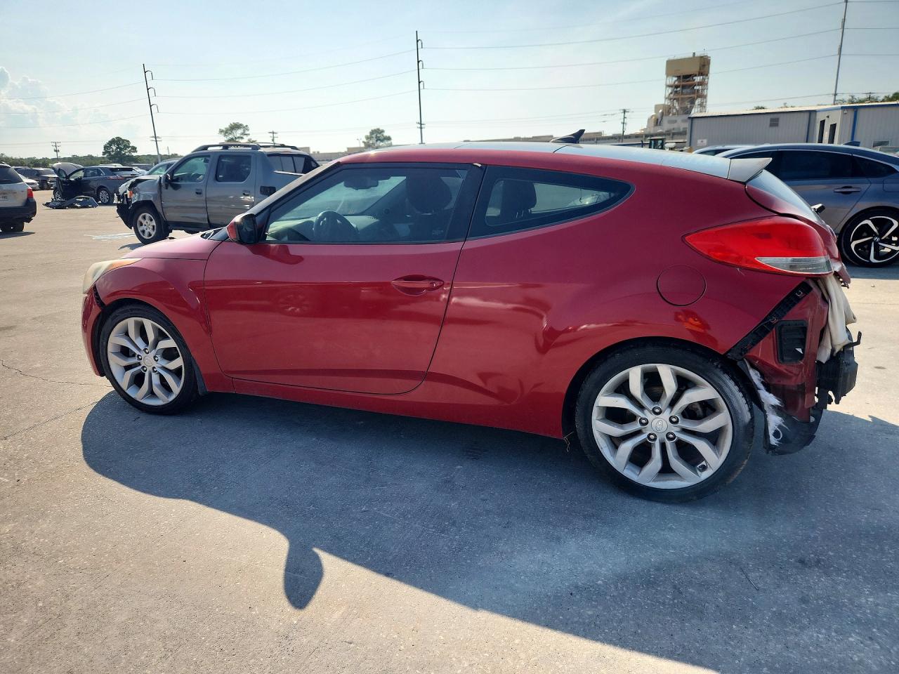 2015 Hyundai Veloster Base Red vin: KMHTC6AD8FU225546
