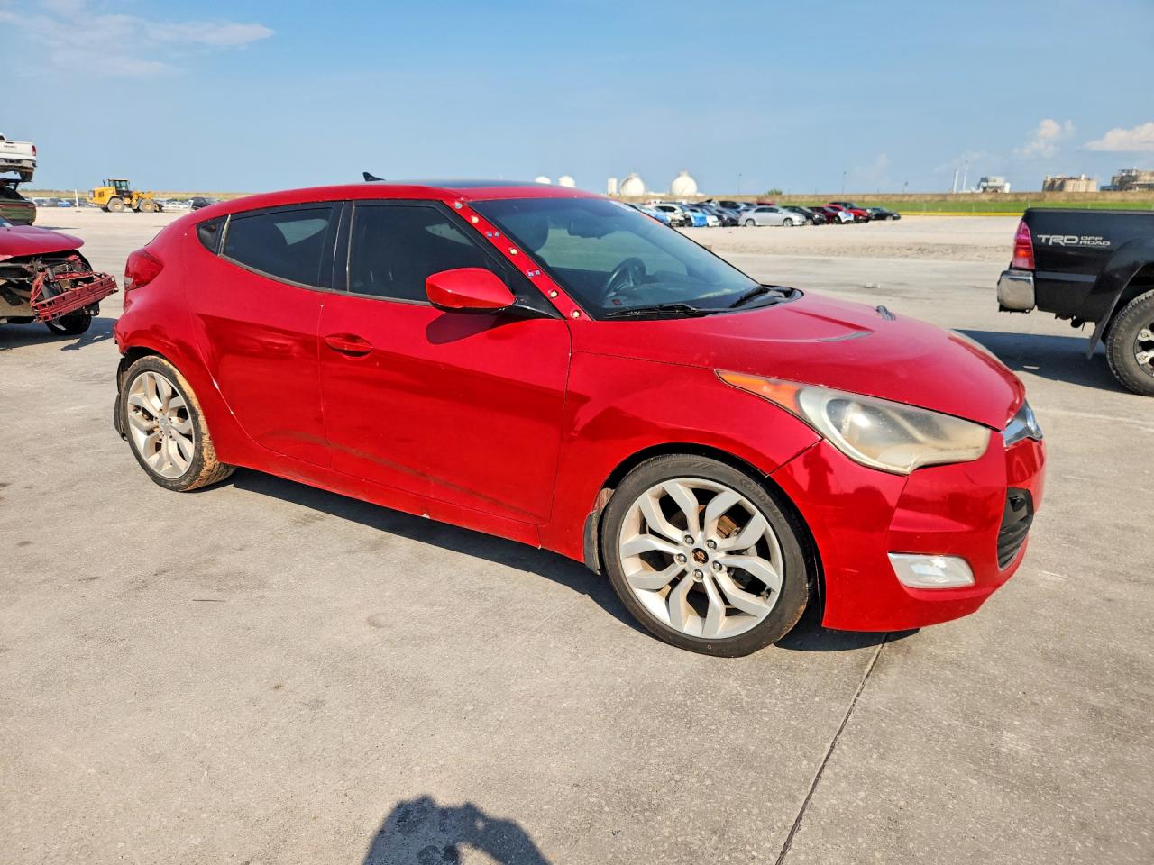 2015 Hyundai Veloster Base Red vin: KMHTC6AD8FU225546