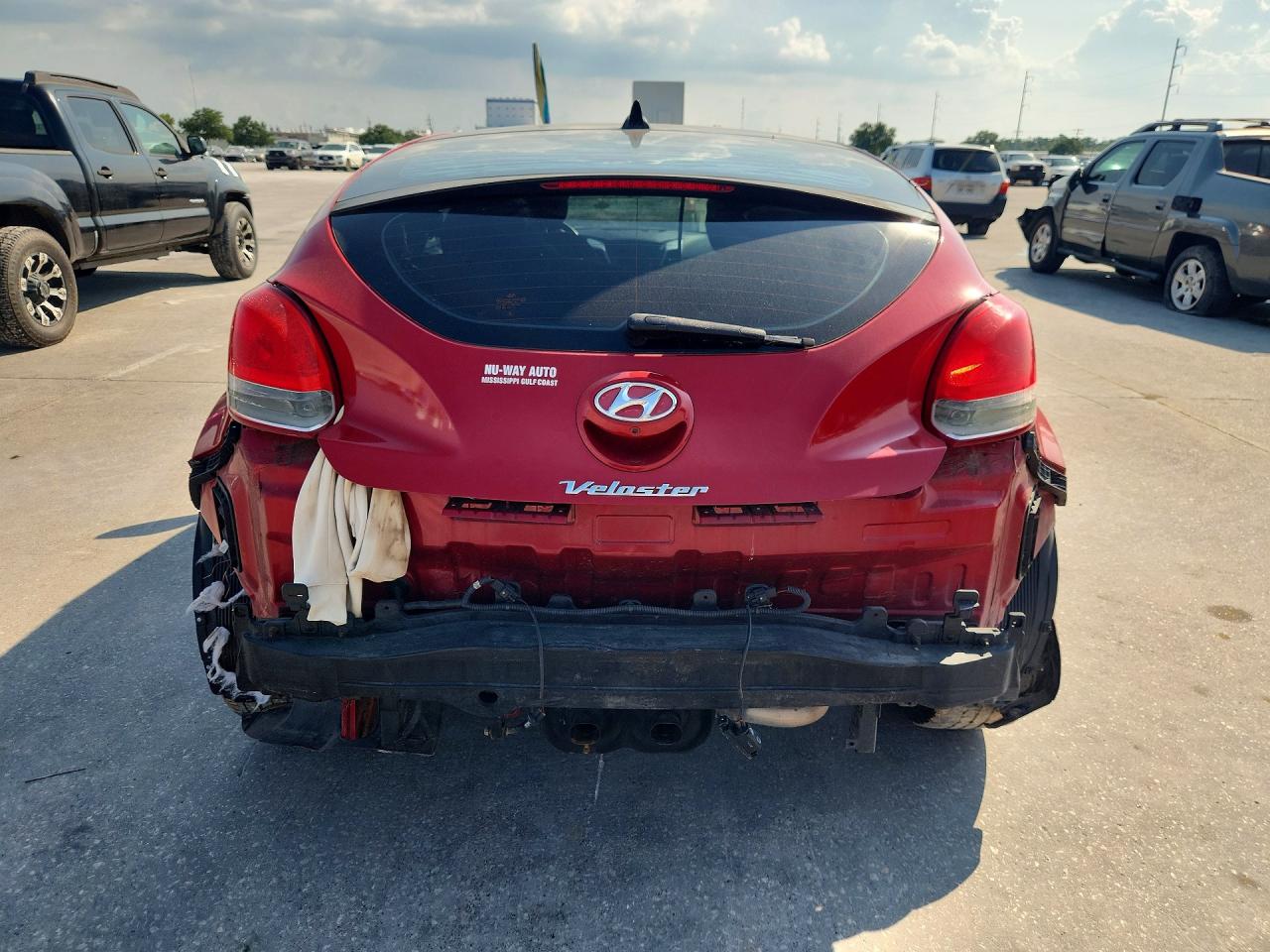 2015 Hyundai Veloster Base Red vin: KMHTC6AD8FU225546