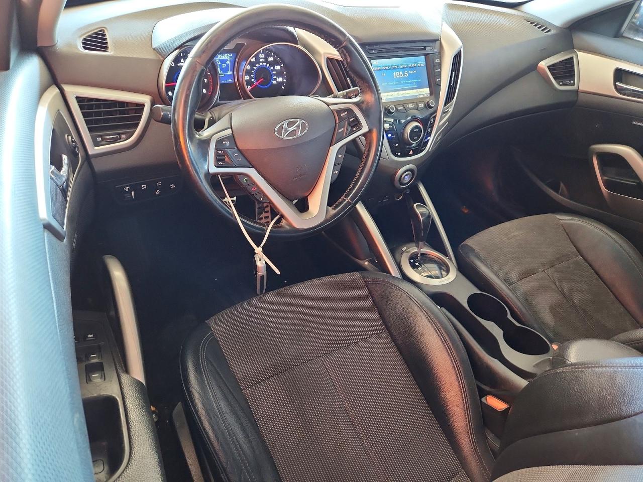 2015 Hyundai Veloster Base Серый vin: KMHTC6AD8FU233453