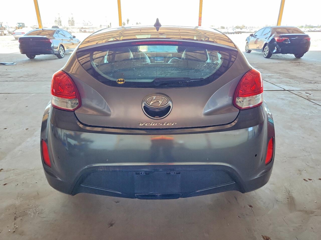 2015 Hyundai Veloster Base Серый vin: KMHTC6AD8FU233453