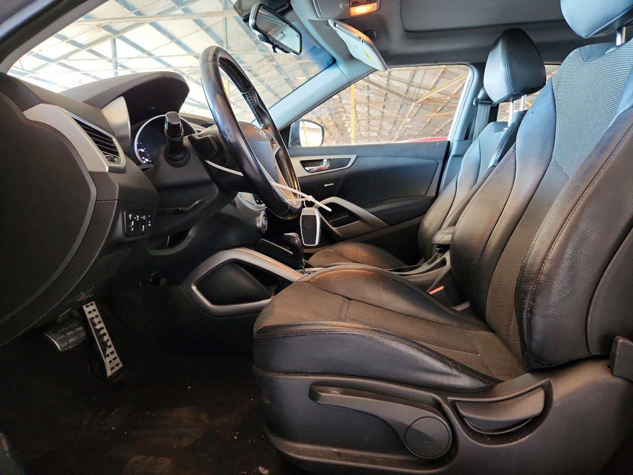 2015 Hyundai Veloster Base Серый vin: KMHTC6AD8FU233453