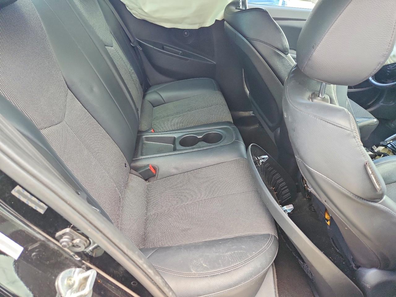 2015 Hyundai Veloster Base Черный vin: KMHTC6AD8FU234022