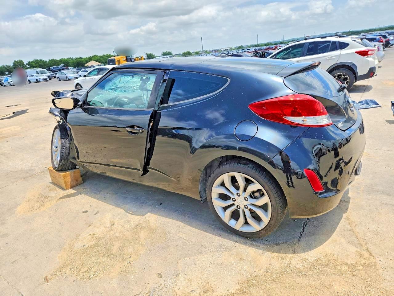 2015 Hyundai Veloster Base Черный vin: KMHTC6AD8FU234022