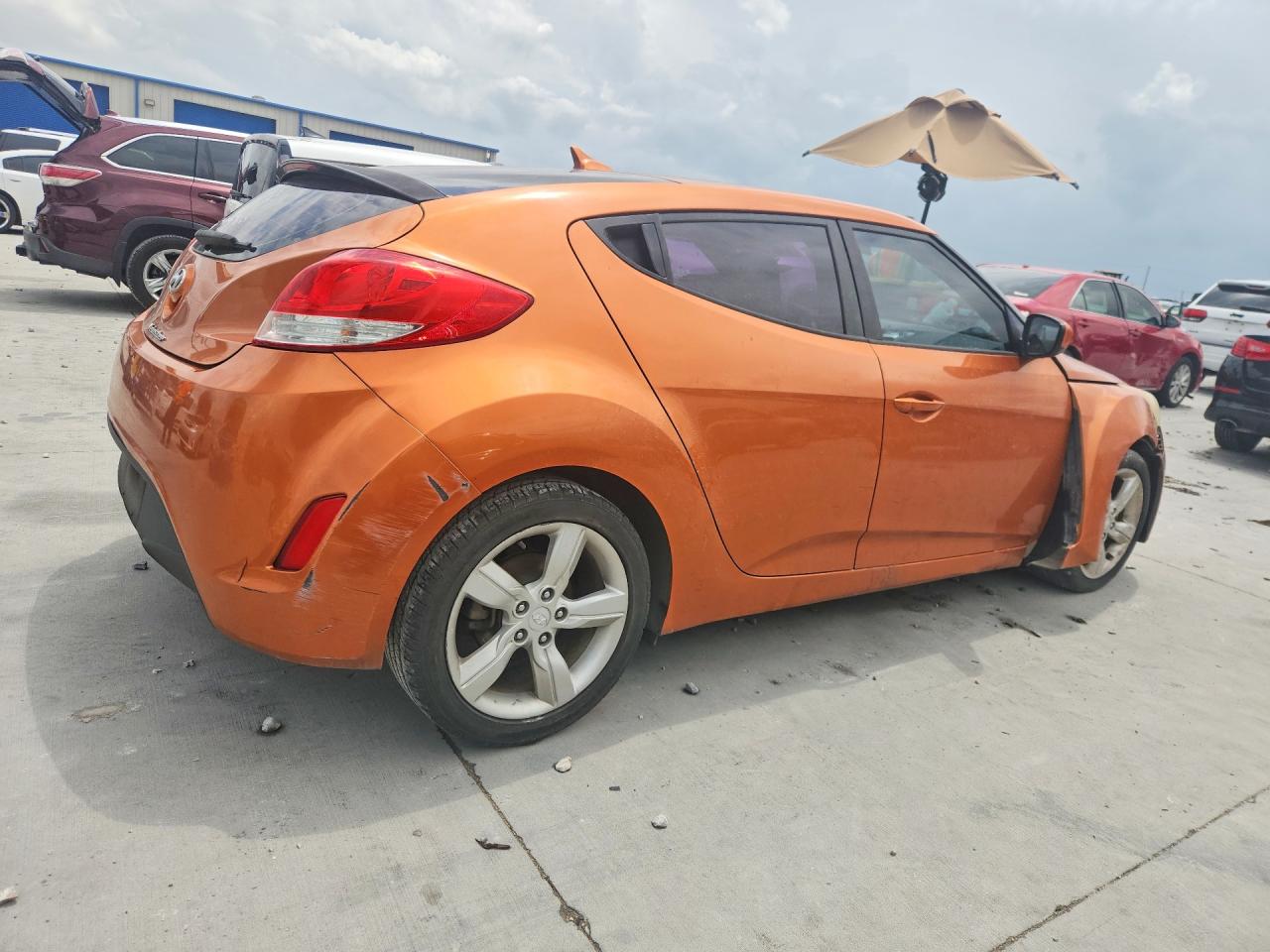 2015 Hyundai Veloster Base Оранжевый vin: KMHTC6AD8FU236174