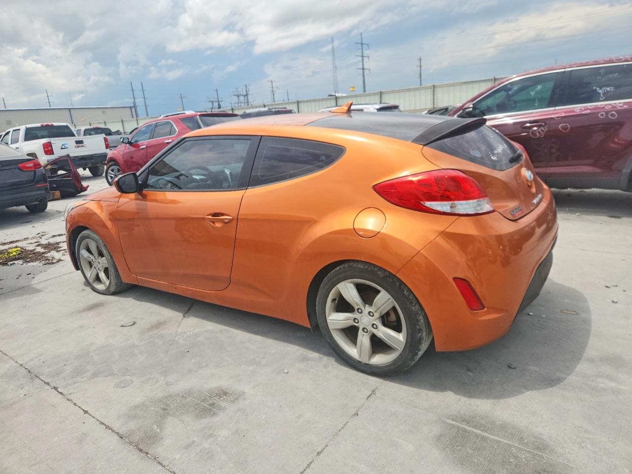 2015 Hyundai Veloster Base Оранжевый vin: KMHTC6AD8FU236174