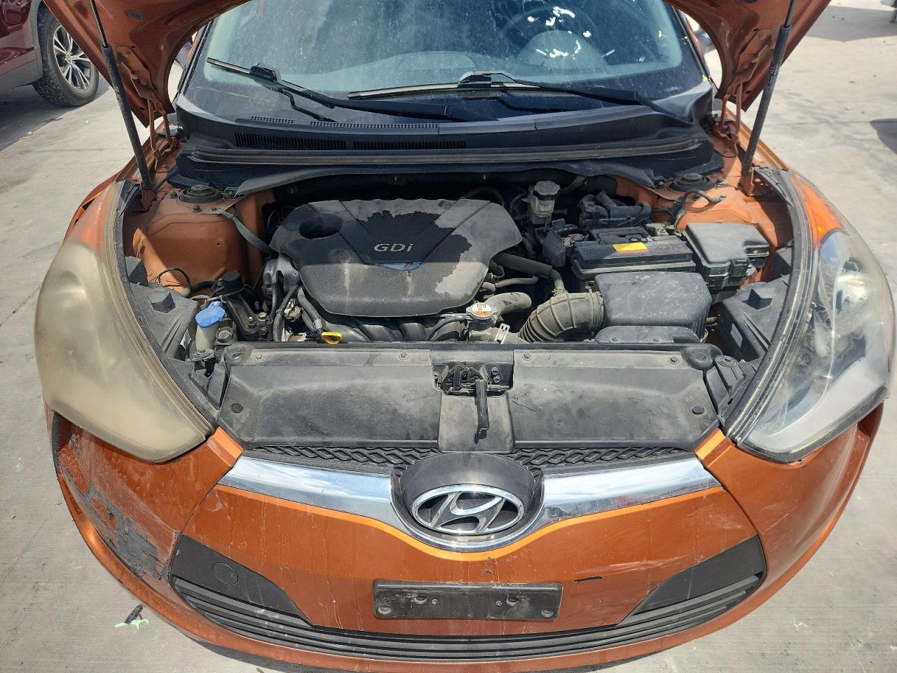 2015 Hyundai Veloster Base Оранжевый vin: KMHTC6AD8FU236174