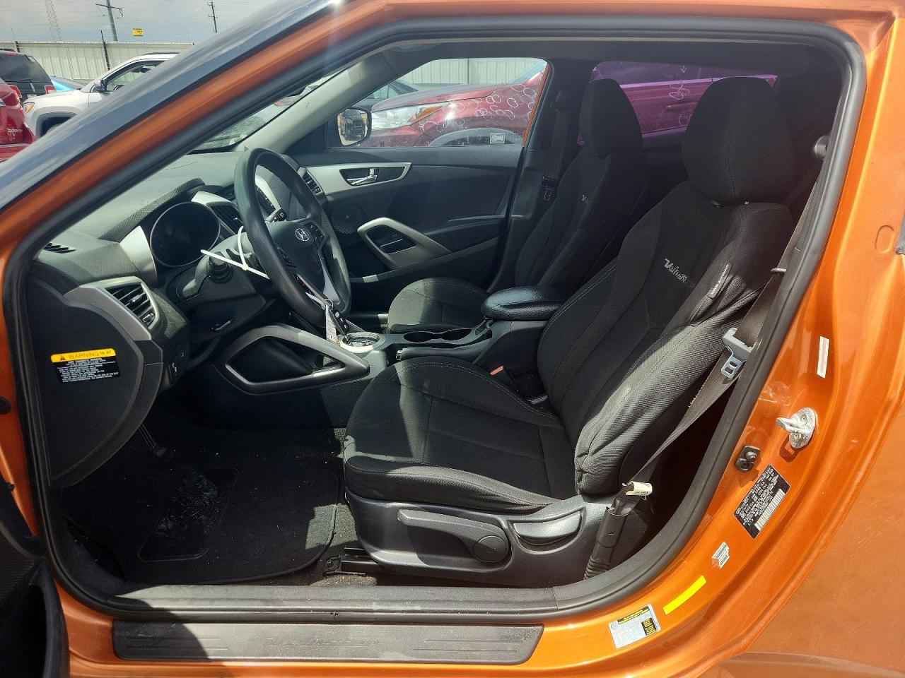 2015 Hyundai Veloster Base Оранжевый vin: KMHTC6AD8FU236174