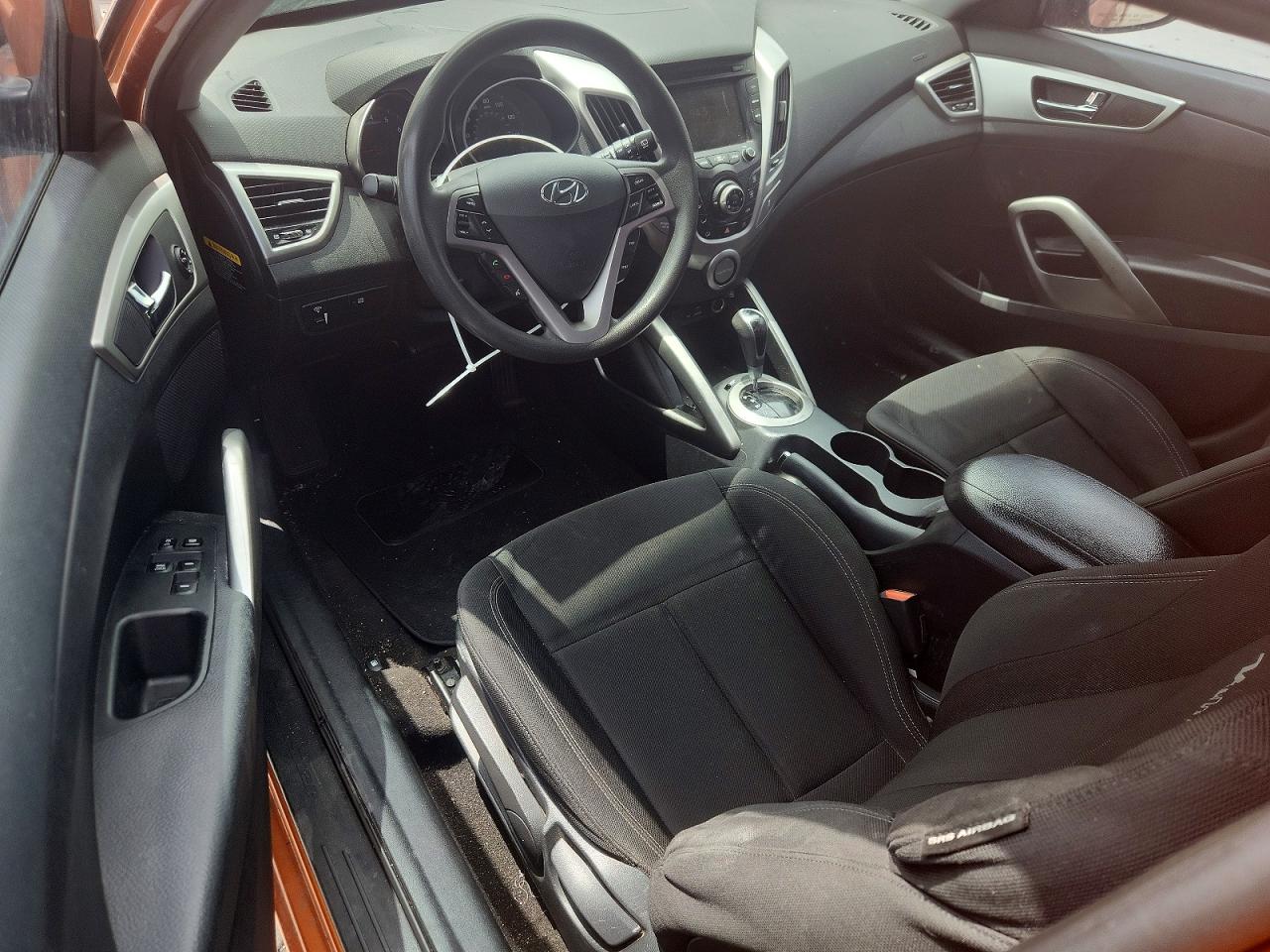 2015 Hyundai Veloster Base Оранжевый vin: KMHTC6AD8FU236174