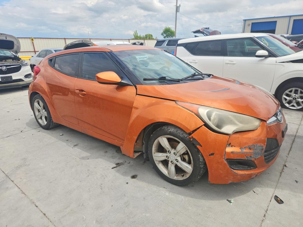 2015 Hyundai Veloster Base Оранжевый vin: KMHTC6AD8FU236174