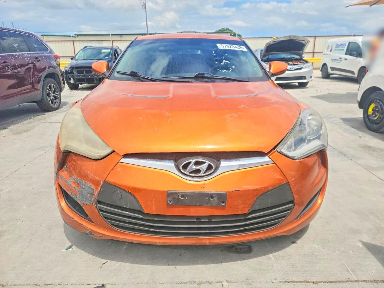 2015 Hyundai Veloster Base Оранжевый vin: KMHTC6AD8FU236174
