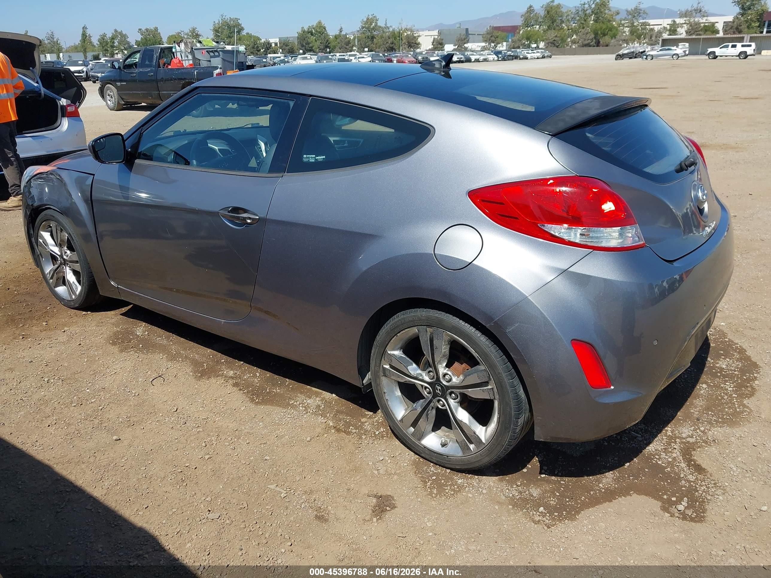 2015 Hyundai Veloster   Gray vin: KMHTC6AD8FU237891