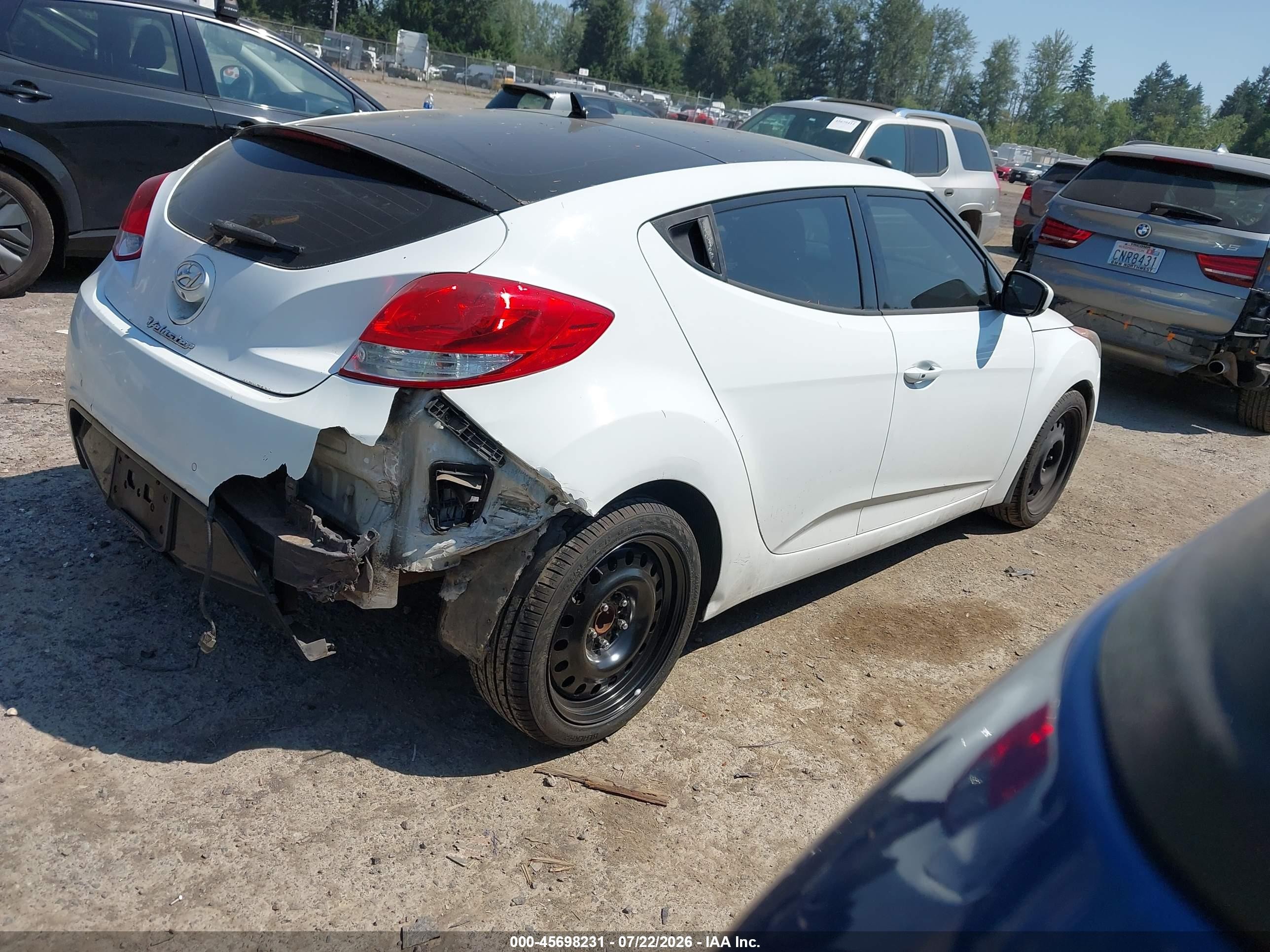 2015 Hyundai Veloster   White vin: KMHTC6AD8FU238698