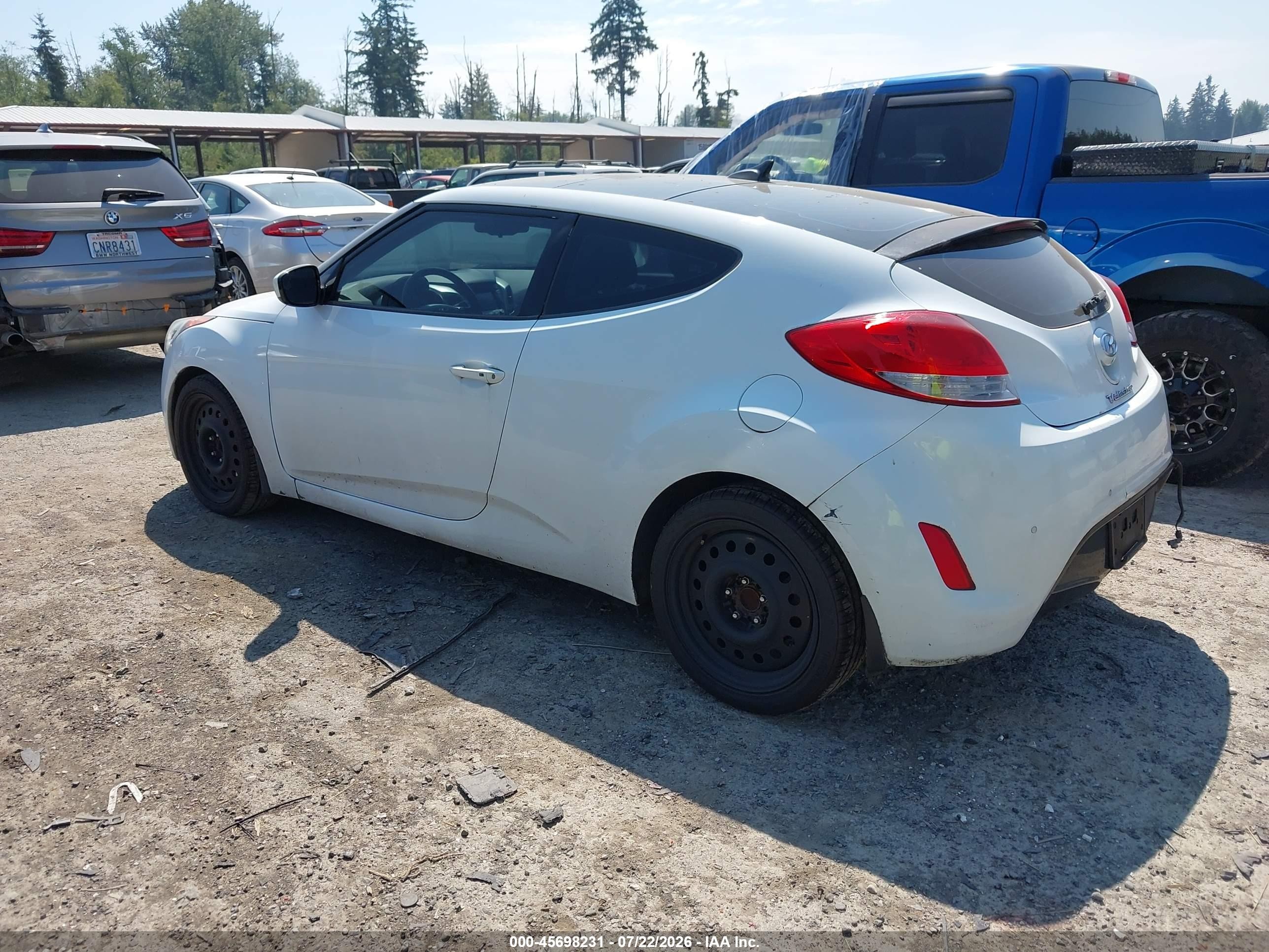 2015 Hyundai Veloster   White vin: KMHTC6AD8FU238698