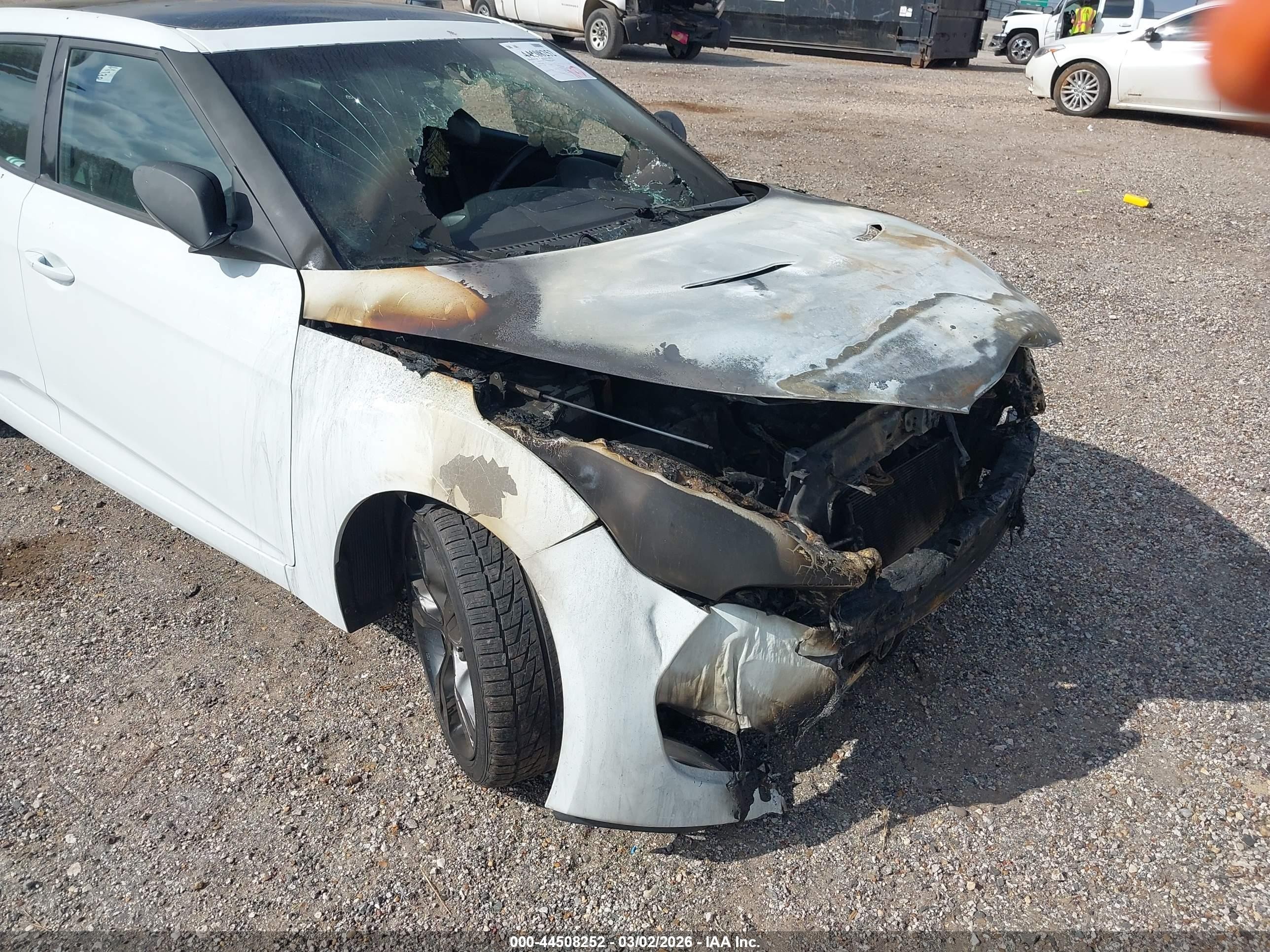 2015 Hyundai Veloster   White vin: KMHTC6AD8FU244713