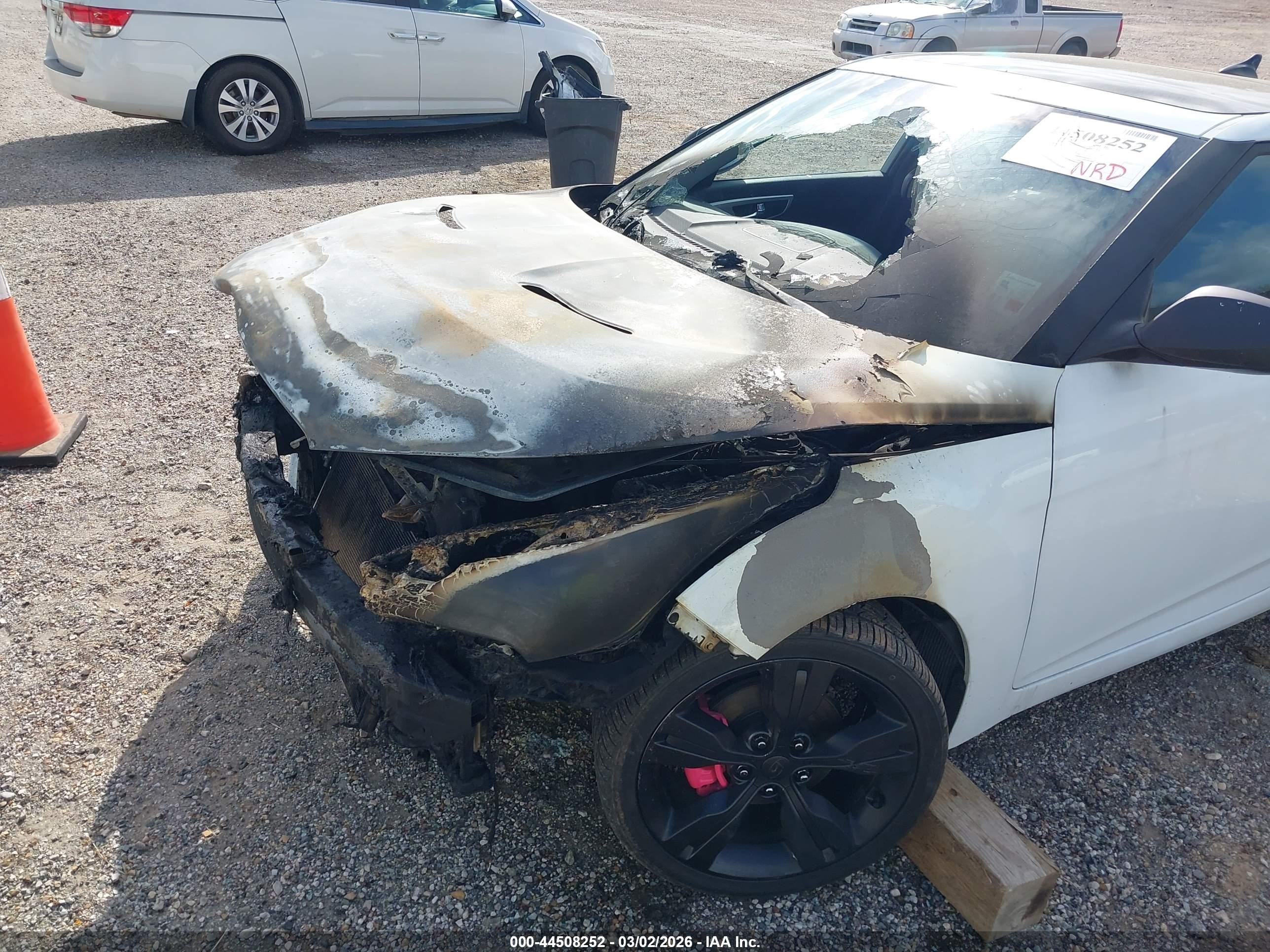 2015 Hyundai Veloster   White vin: KMHTC6AD8FU244713