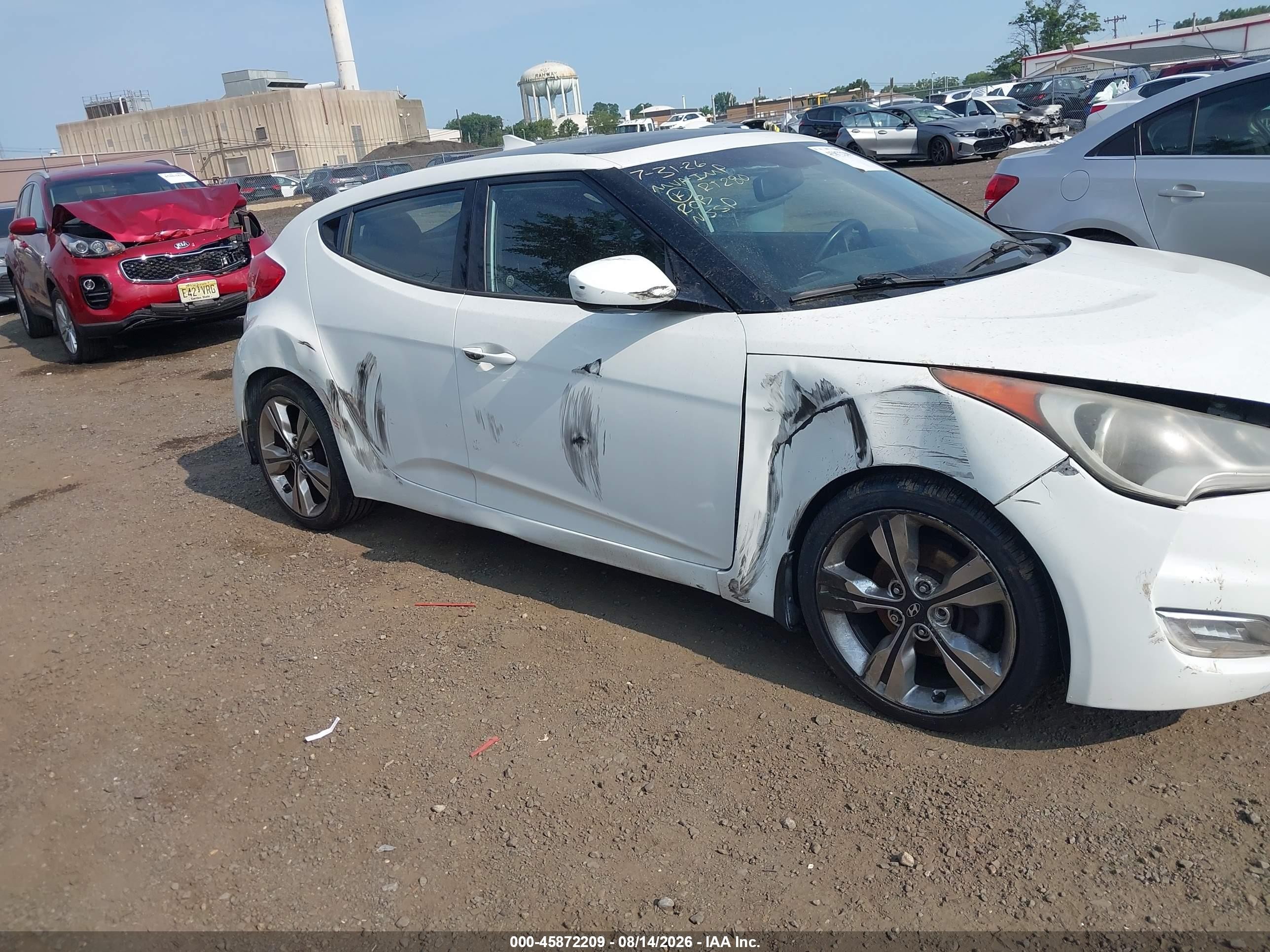 2016 Hyundai Veloster   White vin: KMHTC6AD8GU291550