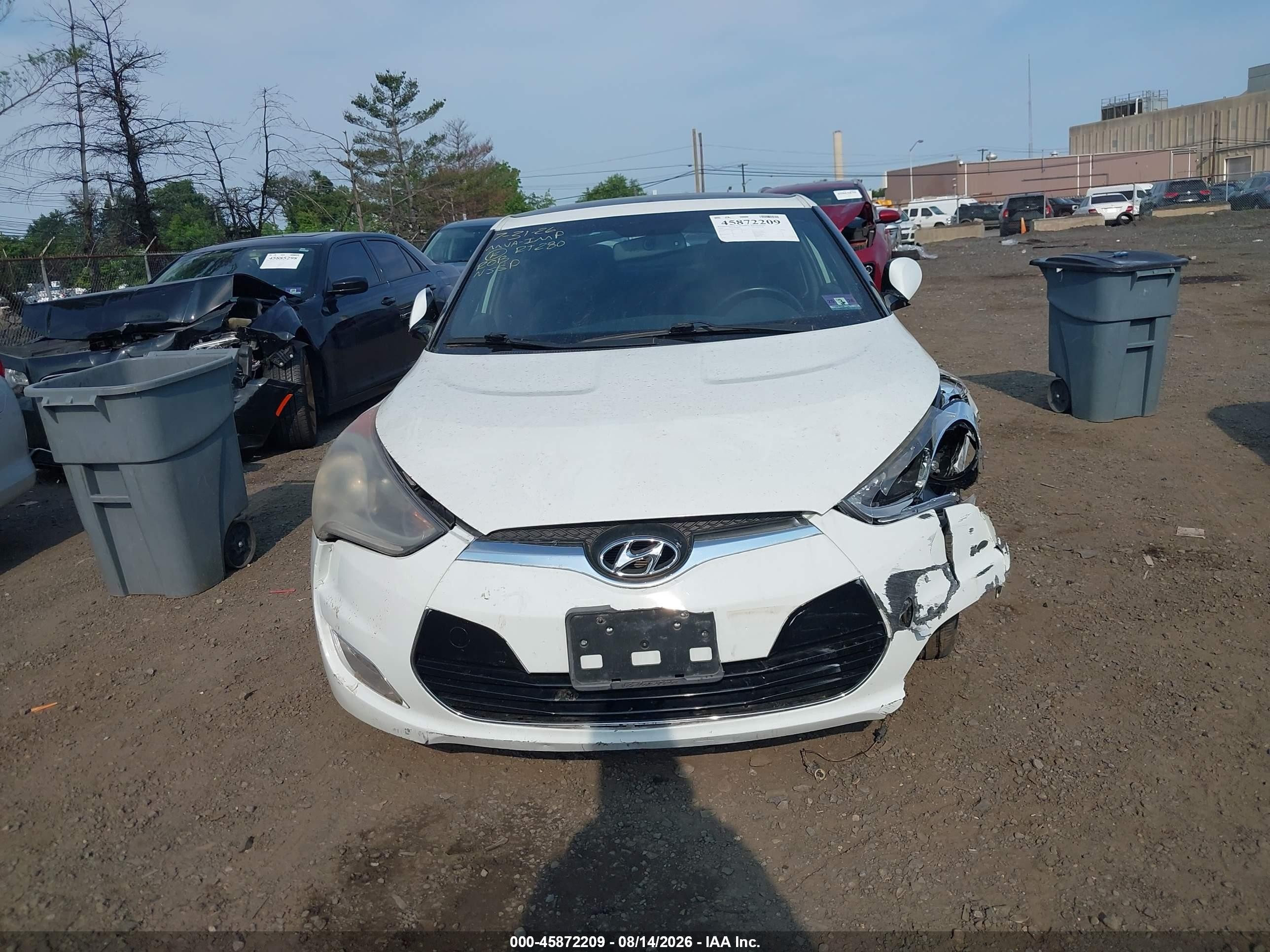 2016 Hyundai Veloster   White vin: KMHTC6AD8GU291550