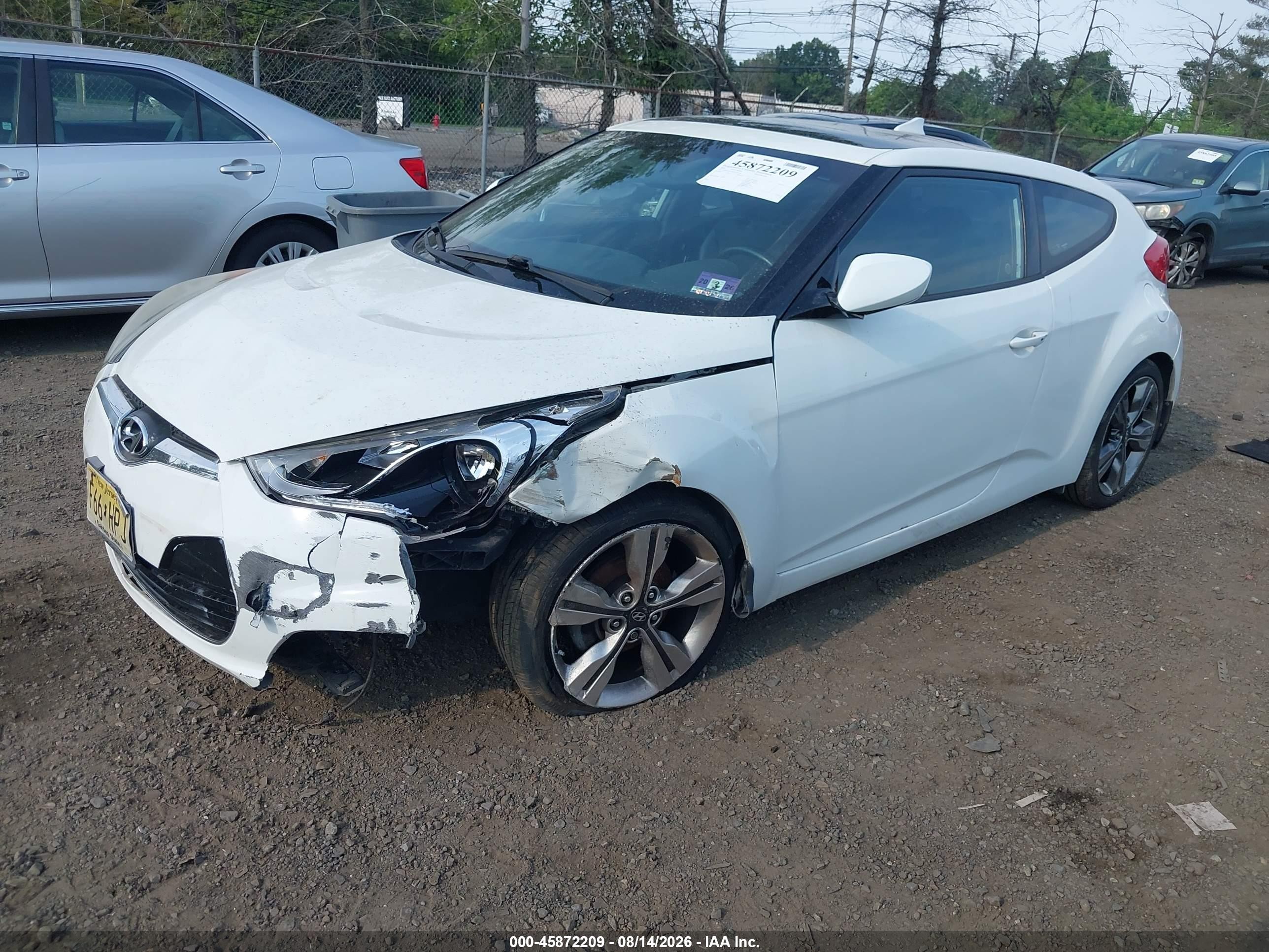 2016 Hyundai Veloster   White vin: KMHTC6AD8GU291550