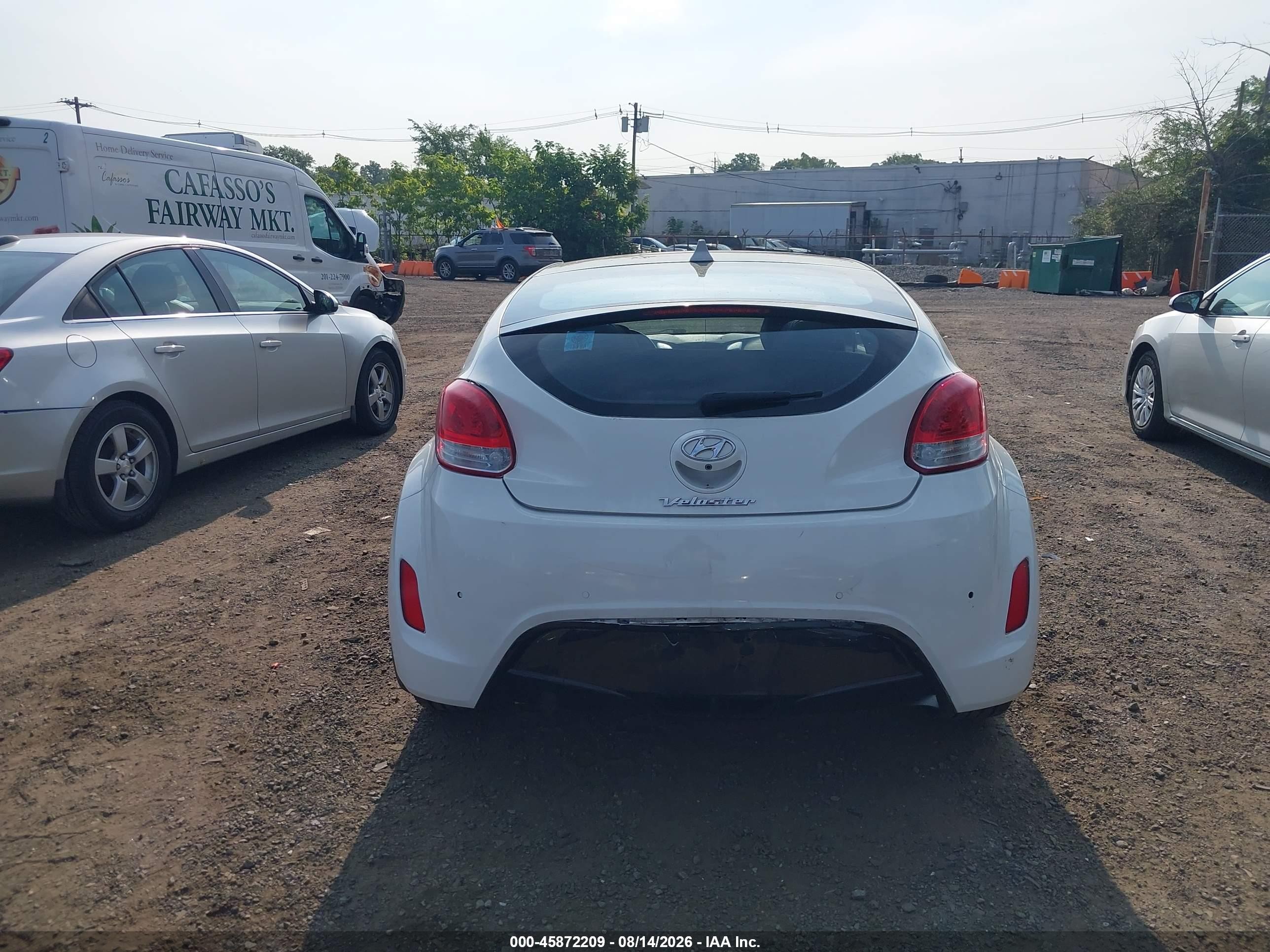 2016 Hyundai Veloster   White vin: KMHTC6AD8GU291550