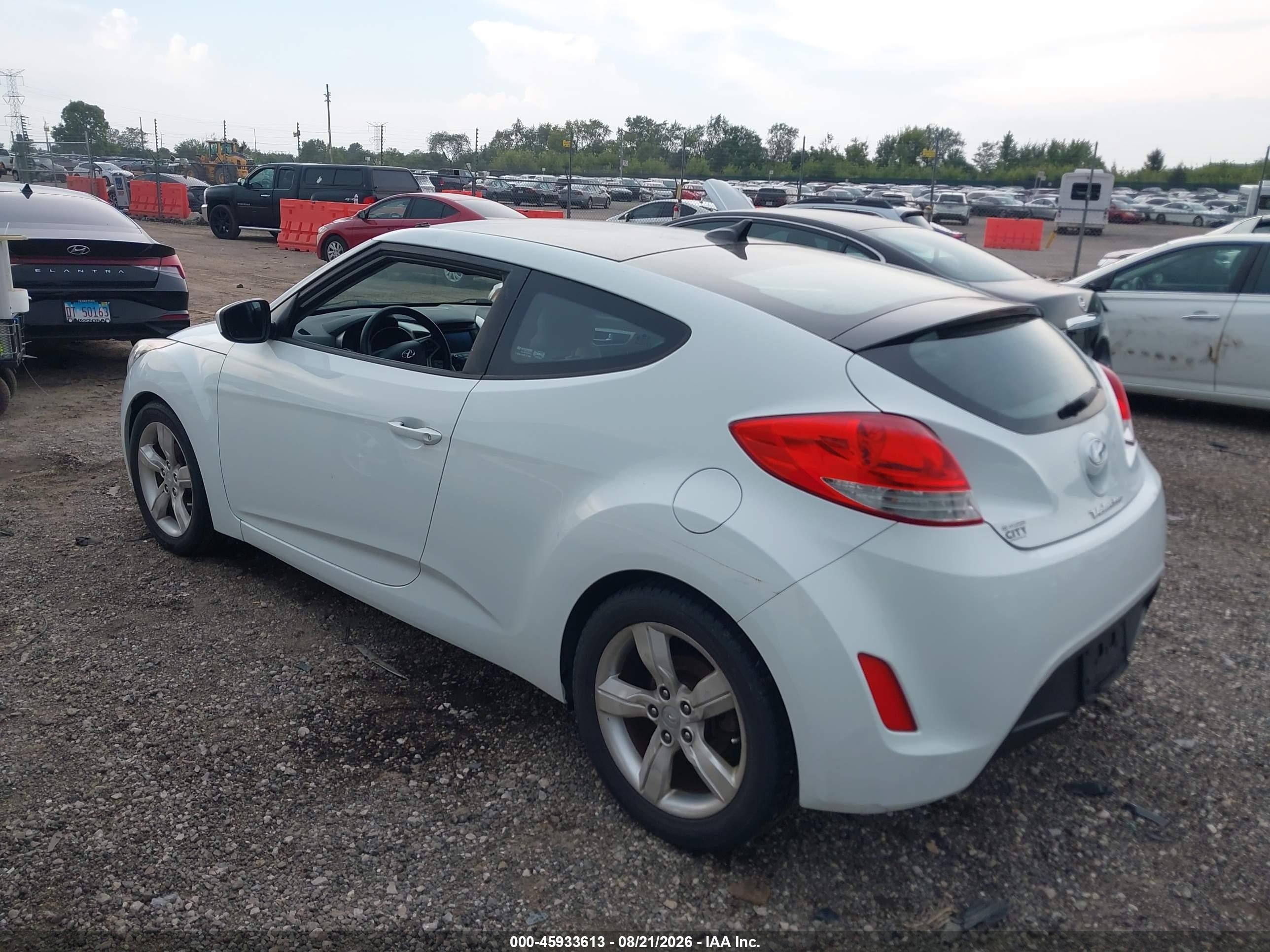 2012 Hyundai Veloster Base W/gray White vin: KMHTC6AD9CU024993