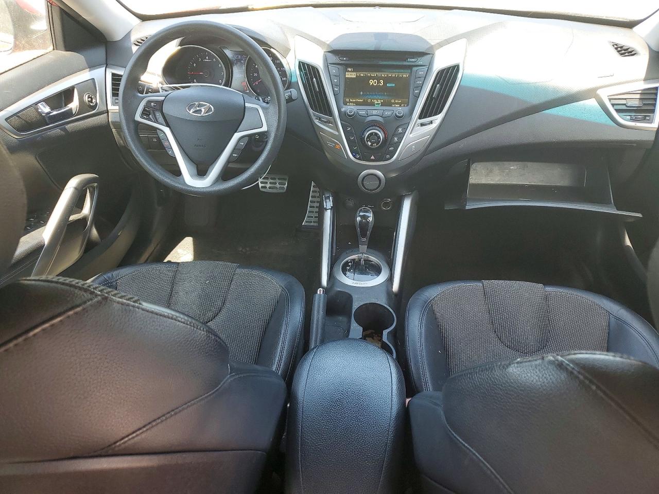 2012 Hyundai Veloster Base Red vin: KMHTC6AD9CU031698