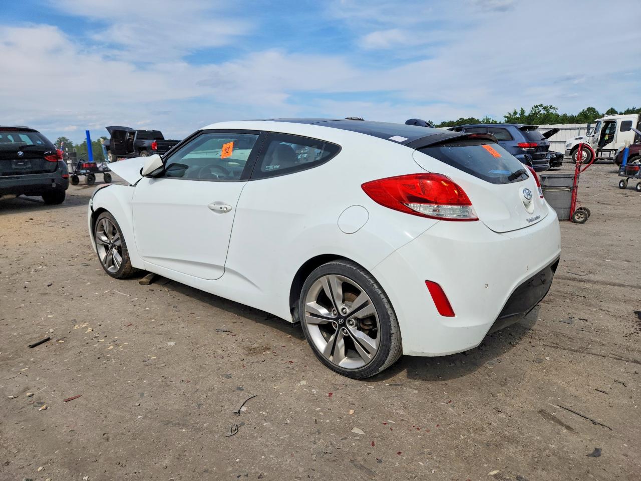 2012 Hyundai Veloster Base White vin: KMHTC6AD9CU037601