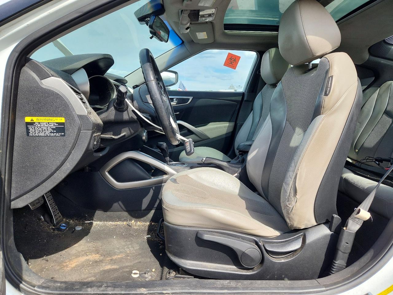 2012 Hyundai Veloster Base White vin: KMHTC6AD9CU037601