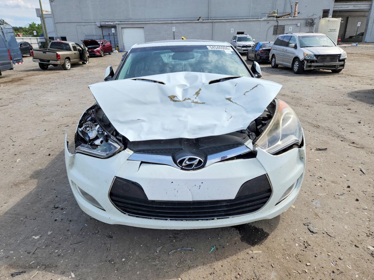 2012 Hyundai Veloster Base White vin: KMHTC6AD9CU037601