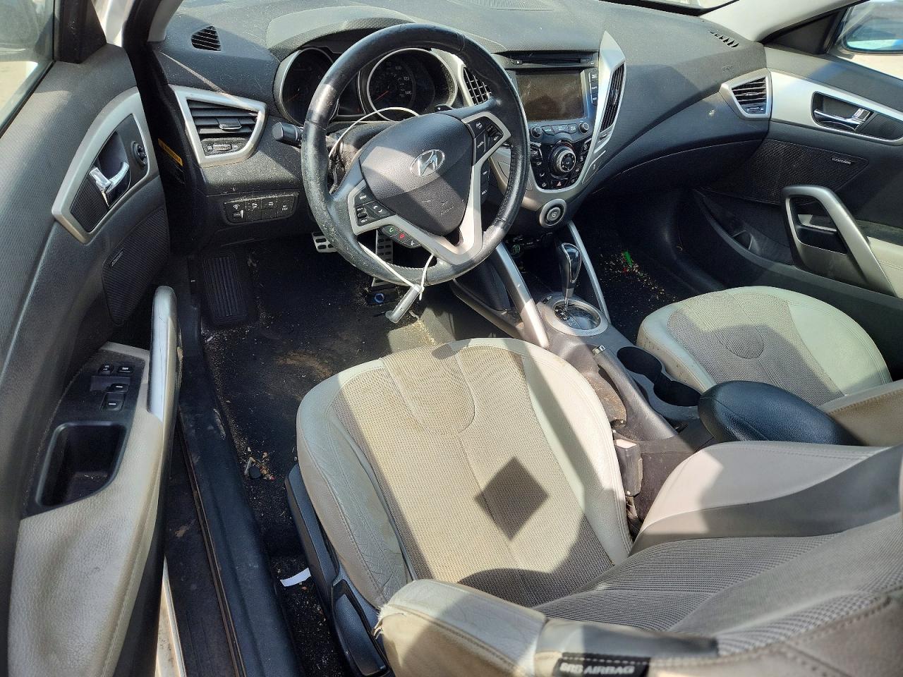 2012 Hyundai Veloster Base White vin: KMHTC6AD9CU037601