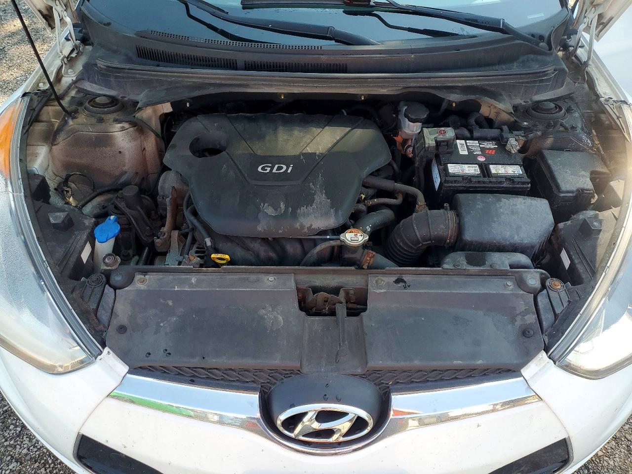 2012 Hyundai Veloster Base White vin: KMHTC6AD9CU047707