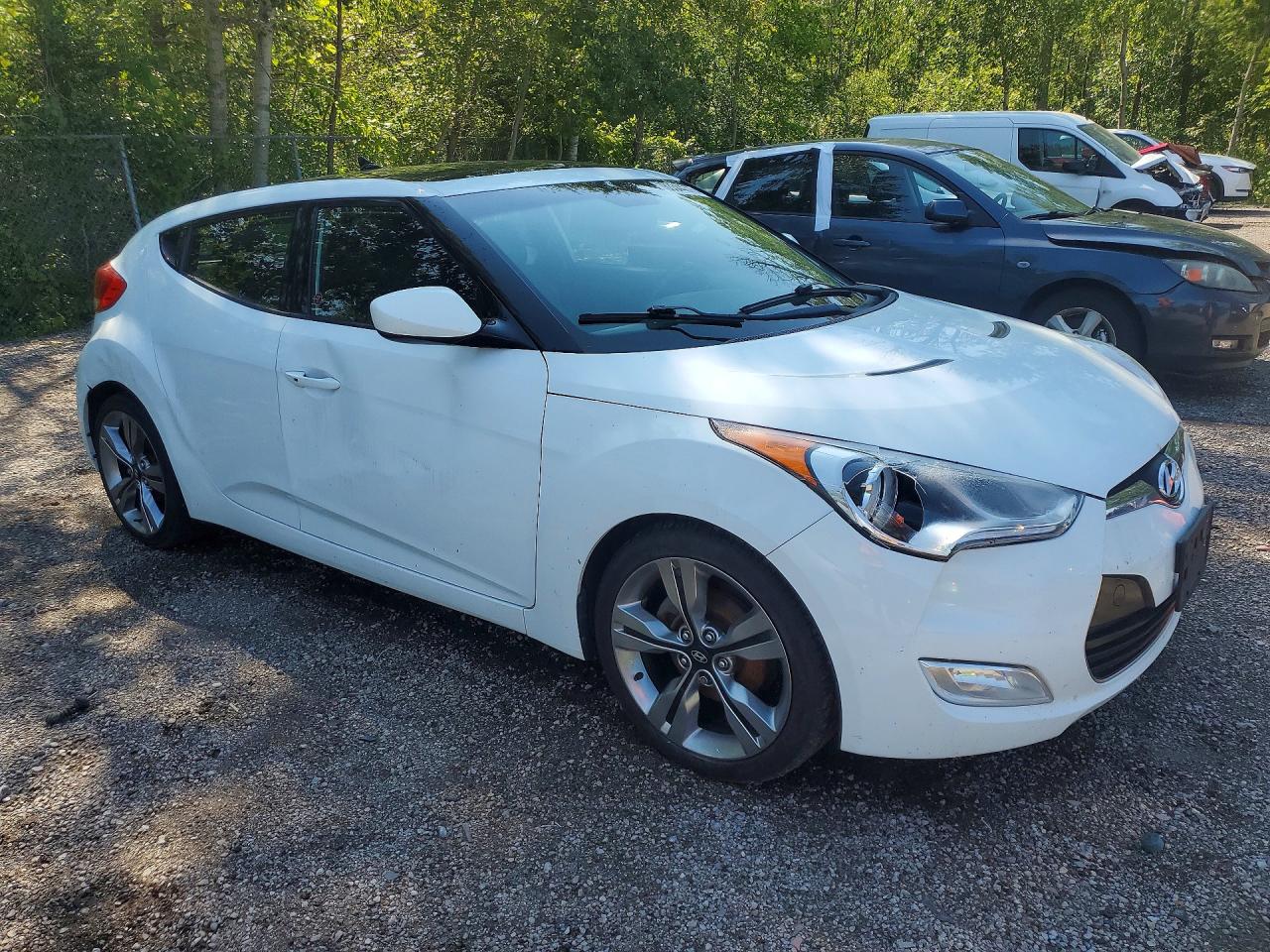 2012 Hyundai Veloster Base White vin: KMHTC6AD9CU047707