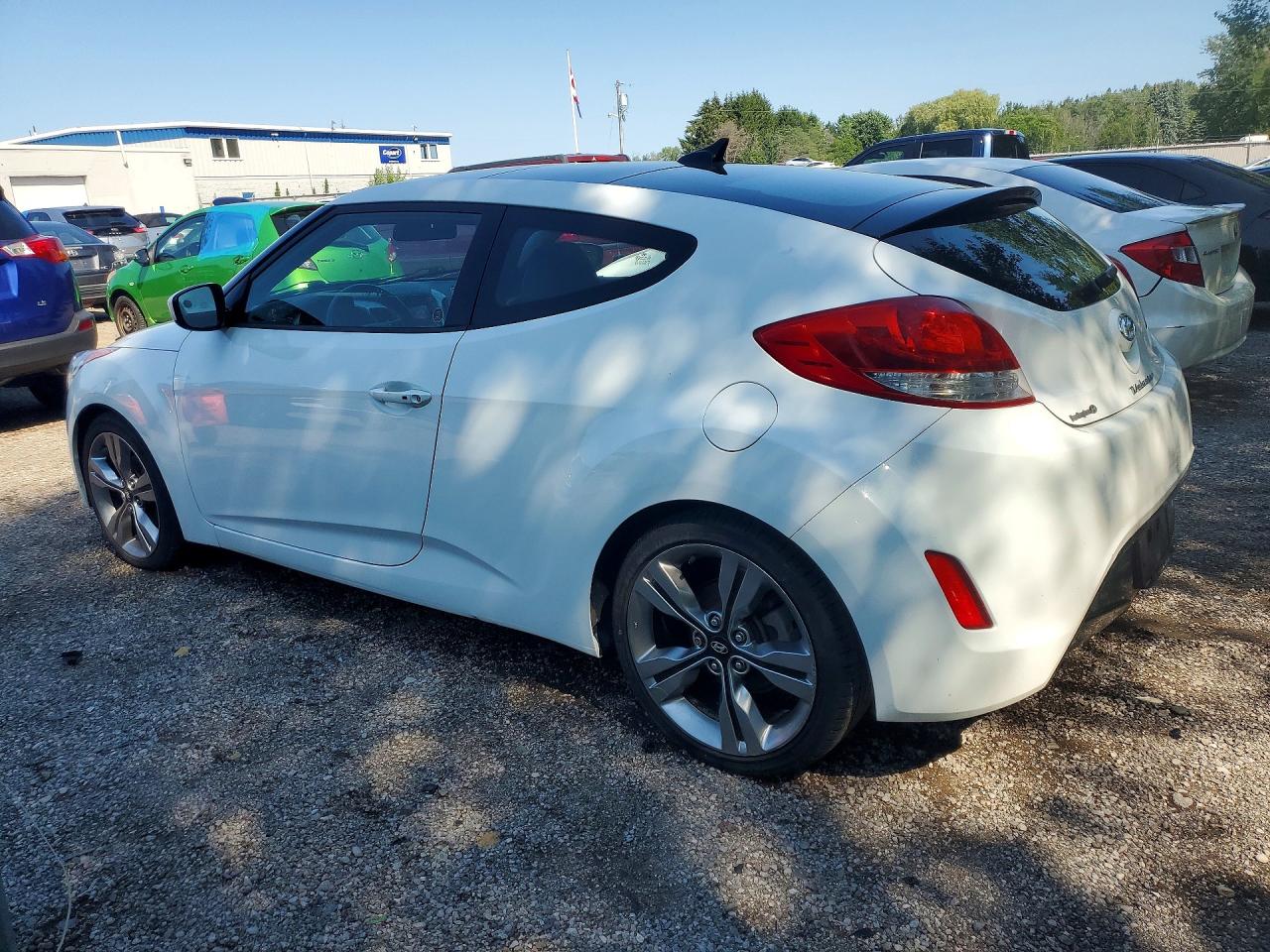 2012 Hyundai Veloster Base White vin: KMHTC6AD9CU047707