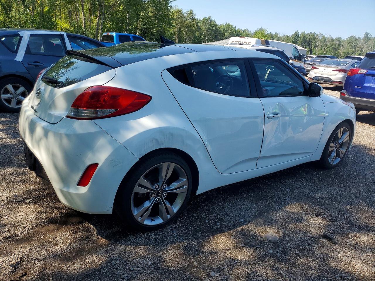 2012 Hyundai Veloster Base White vin: KMHTC6AD9CU047707