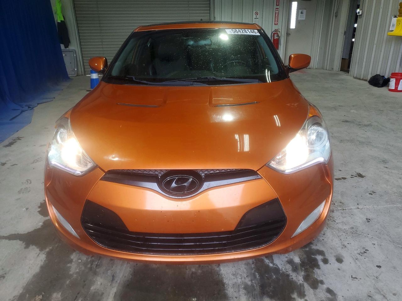 2013 Hyundai Veloster Base Orange vin: KMHTC6AD9DU087898