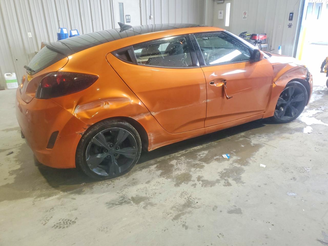 2013 Hyundai Veloster Base Orange vin: KMHTC6AD9DU087898