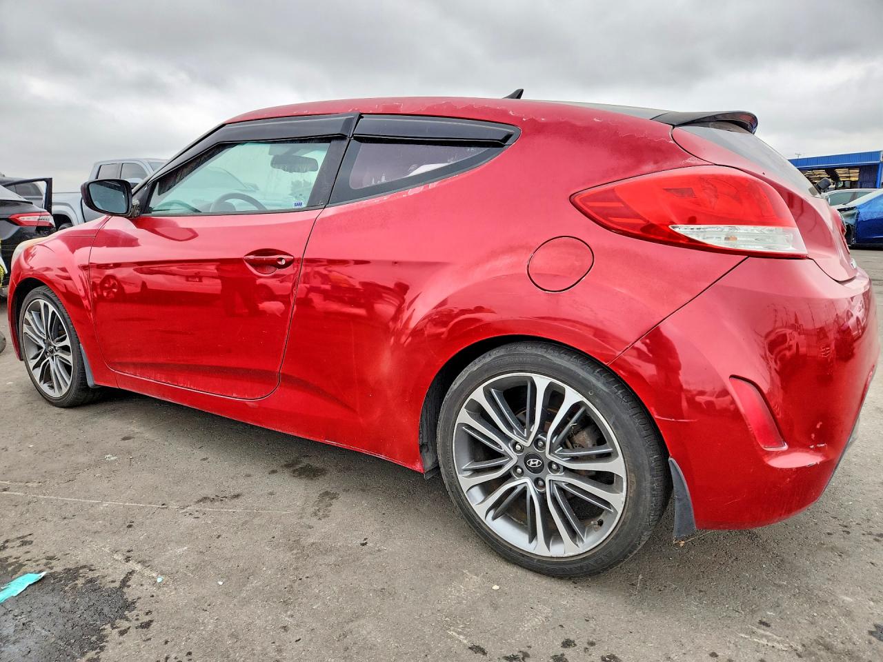 2013 Hyundai Veloster Base Burgundy vin: KMHTC6AD9DU089571