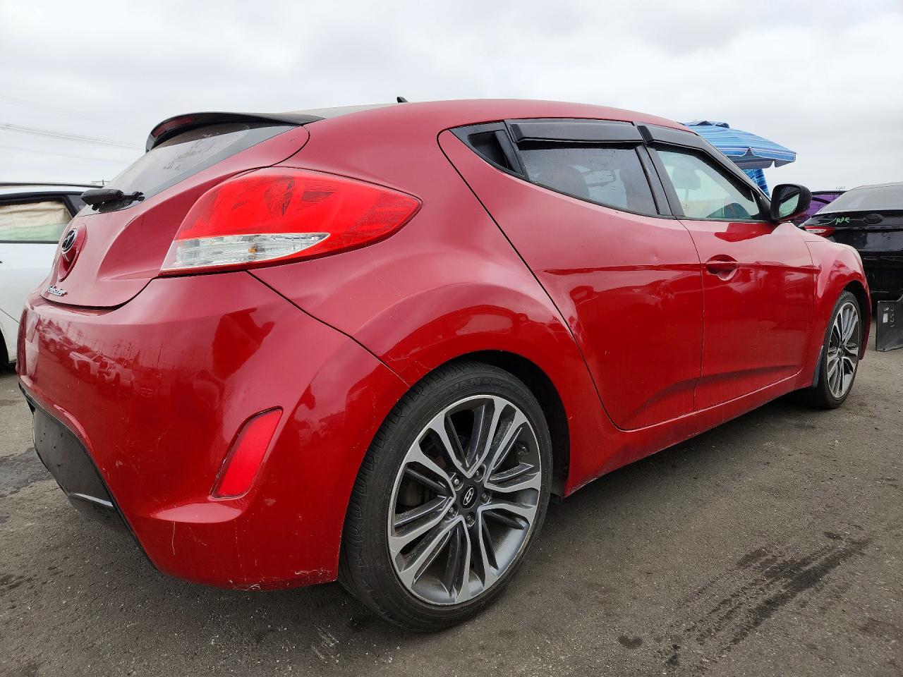 2013 Hyundai Veloster Base Burgundy vin: KMHTC6AD9DU089571