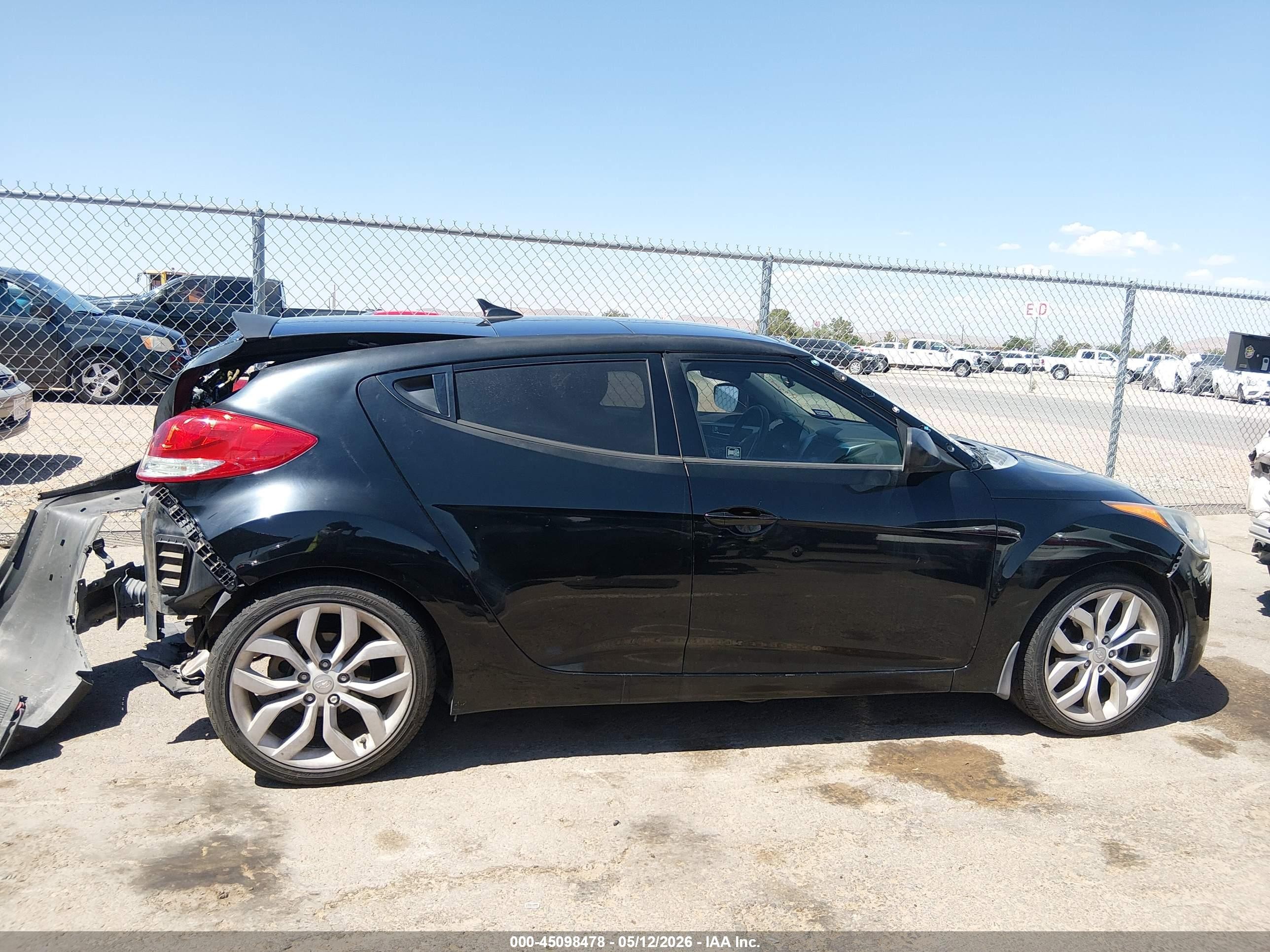 2013 Hyundai Veloster Base W/gray Black vin: KMHTC6AD9DU095290