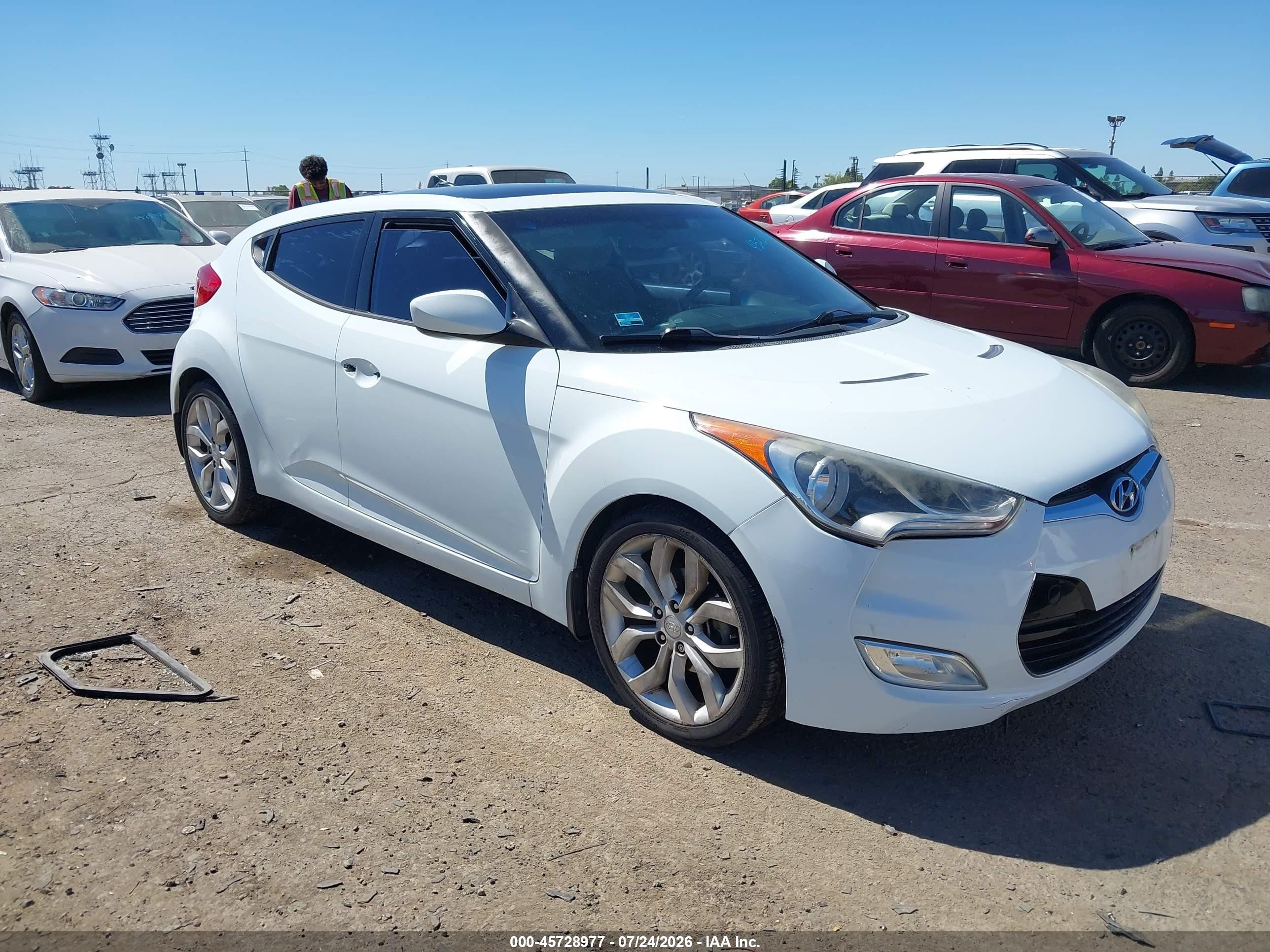 2013 Hyundai Veloster Base W/gray White vin: KMHTC6AD9DU107180