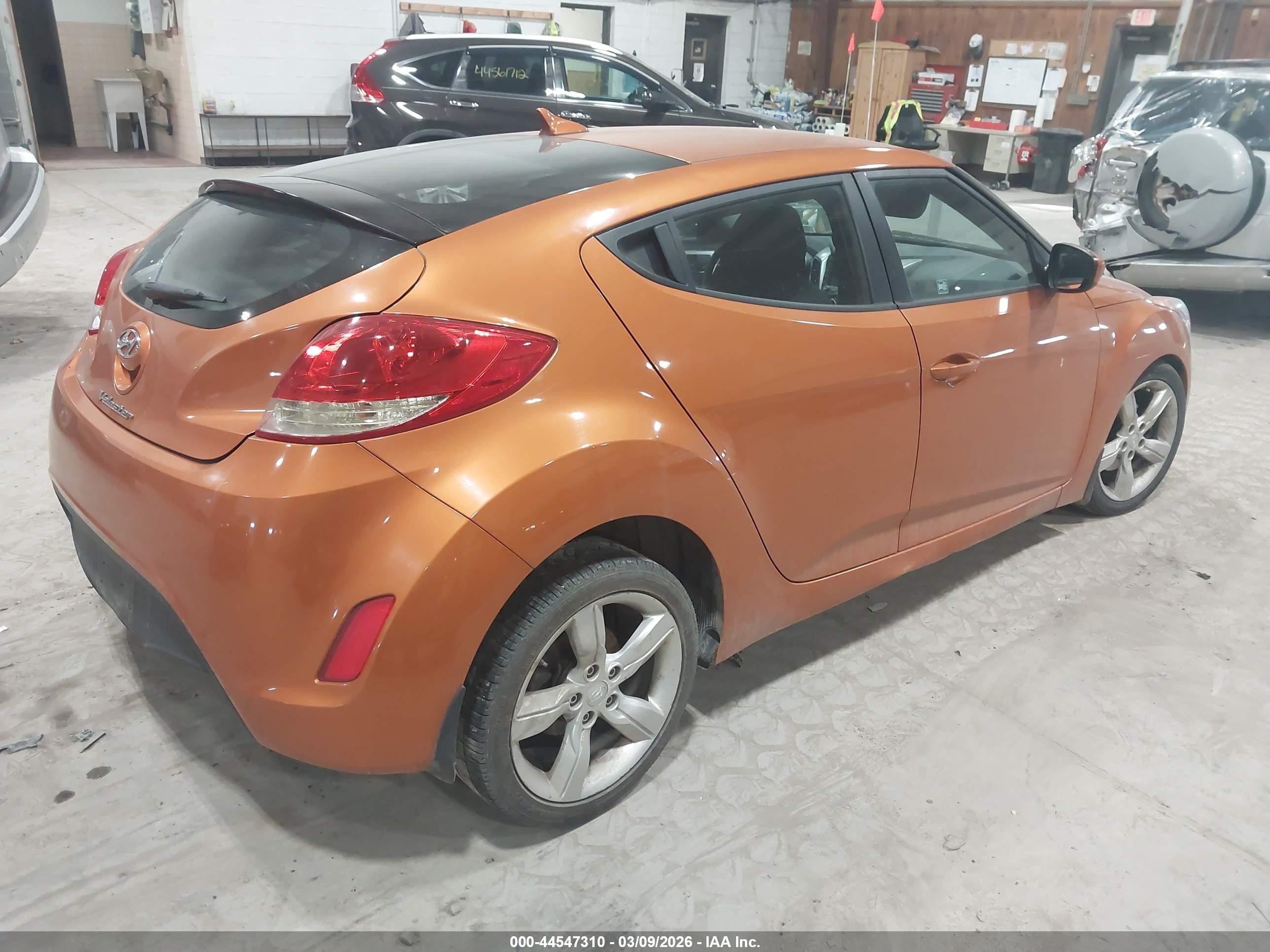 2013 Hyundai Veloster Base W/black Orange vin: KMHTC6AD9DU151065